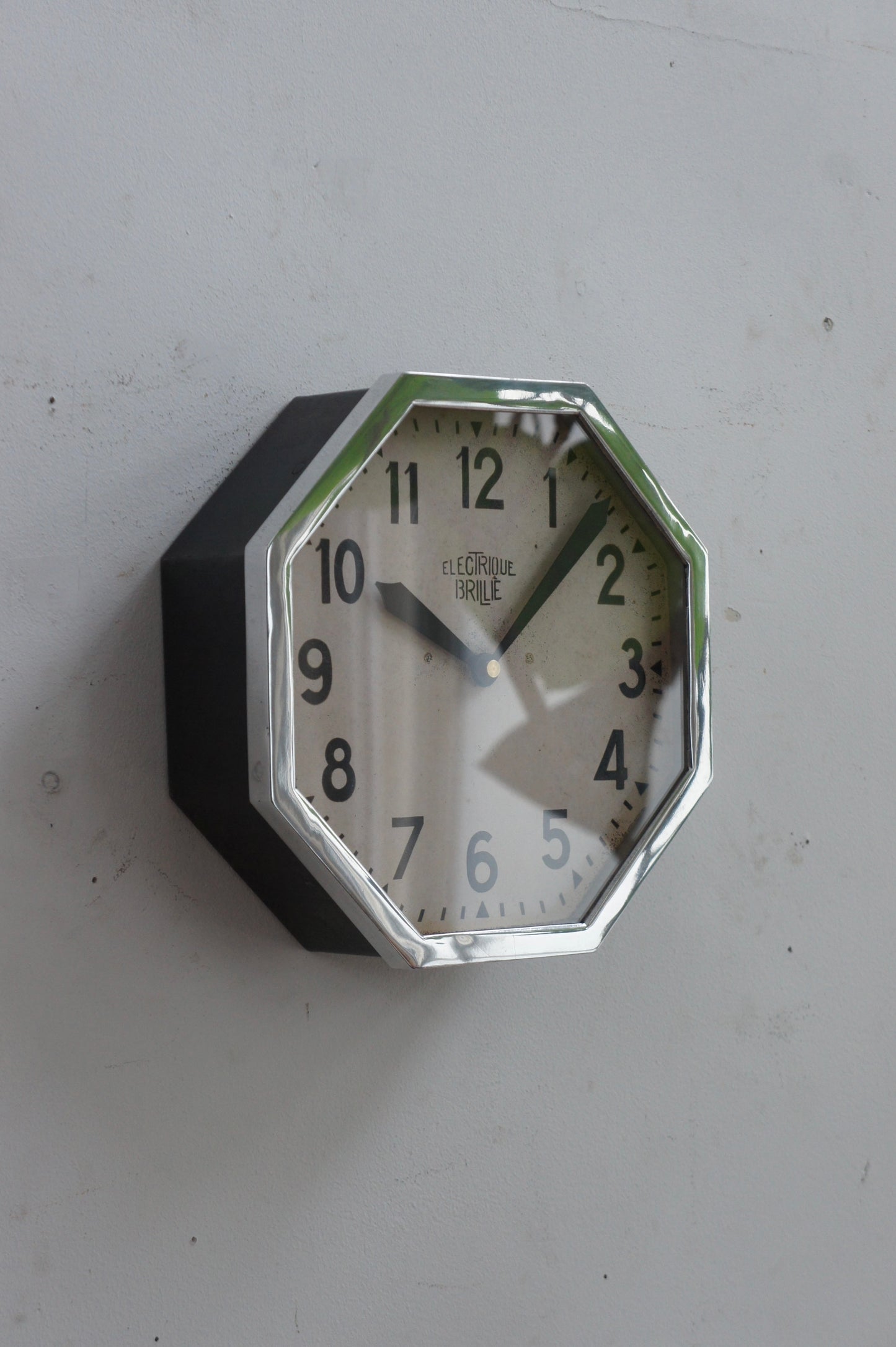 BRILLIÉ Wall Clock / octogone noir