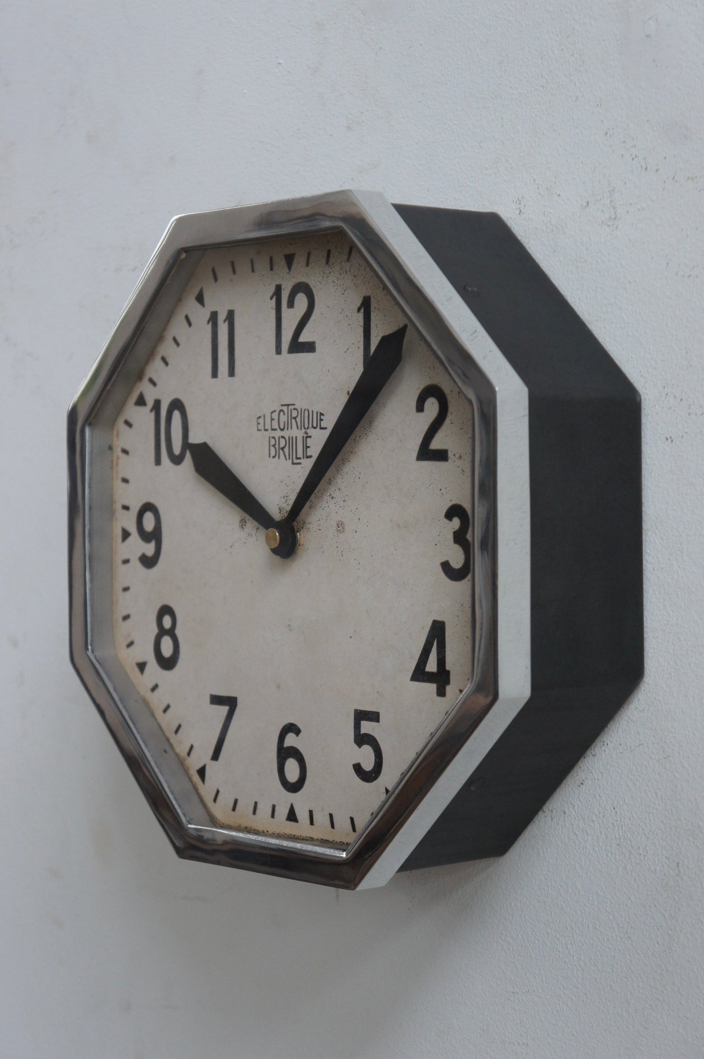 BRILLIÉ Wall Clock / octogone noir