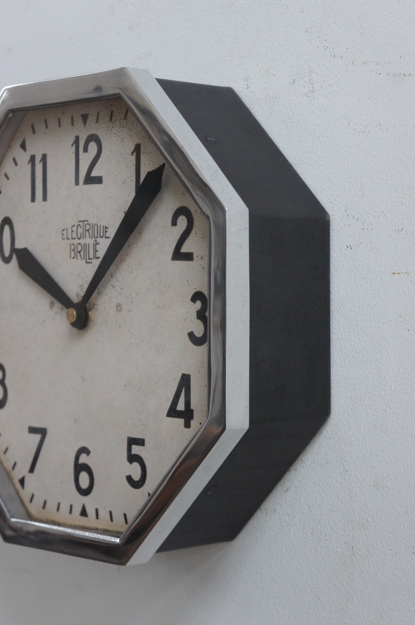 BRILLIÉ Wall Clock / octogone noir