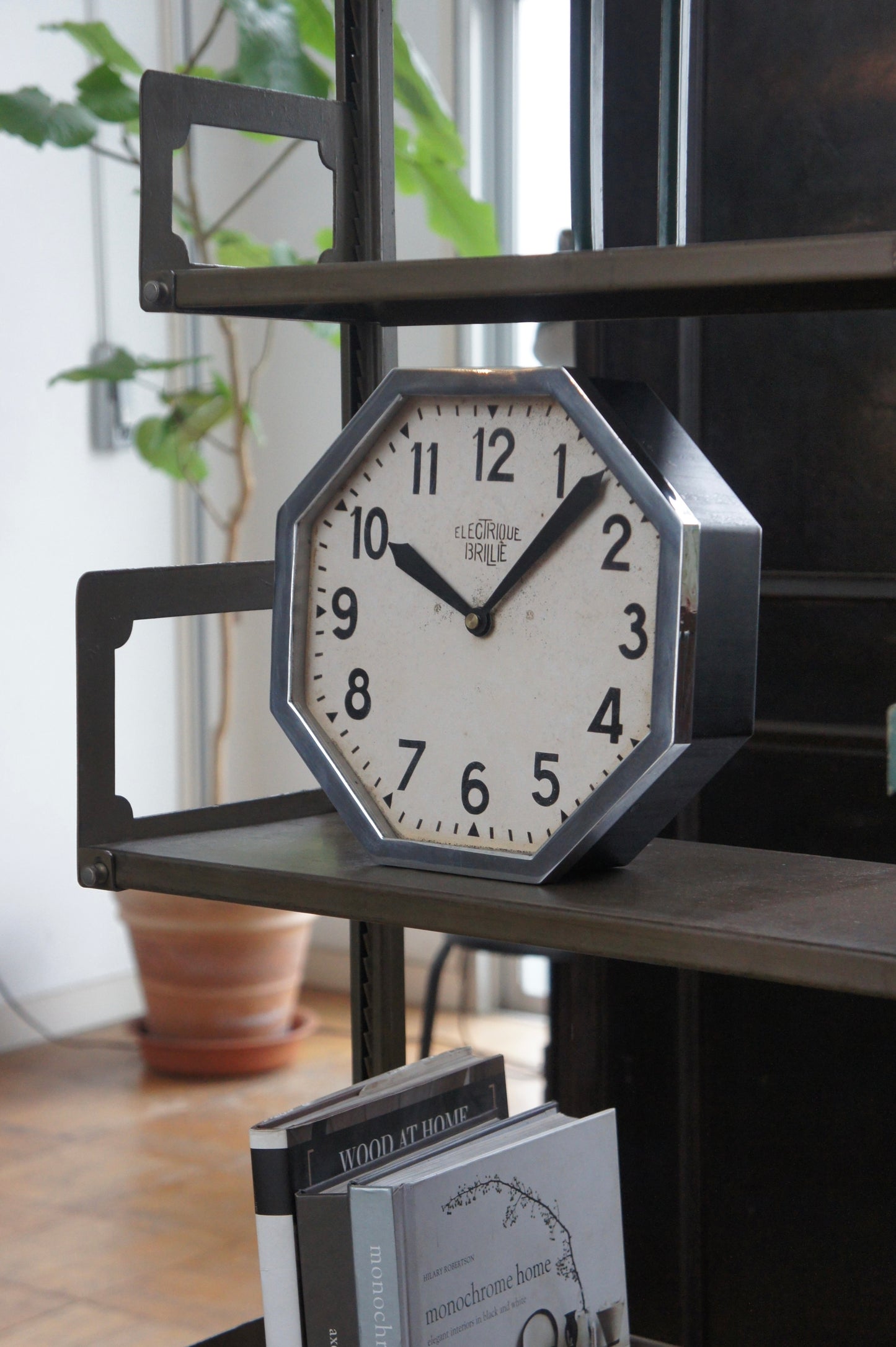 BRILLIÉ Wall Clock / octogone noir