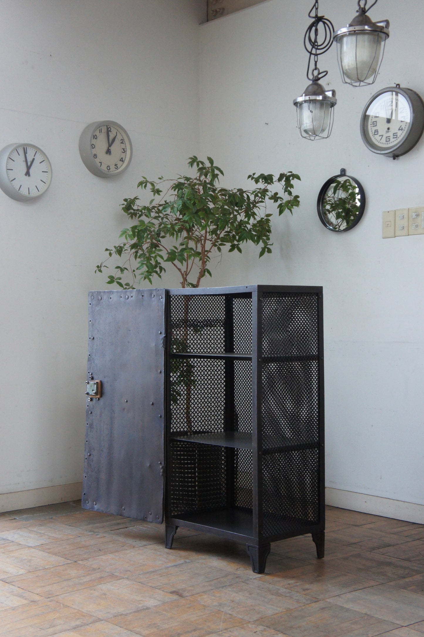 Metal storage cabinet / Perforated metal