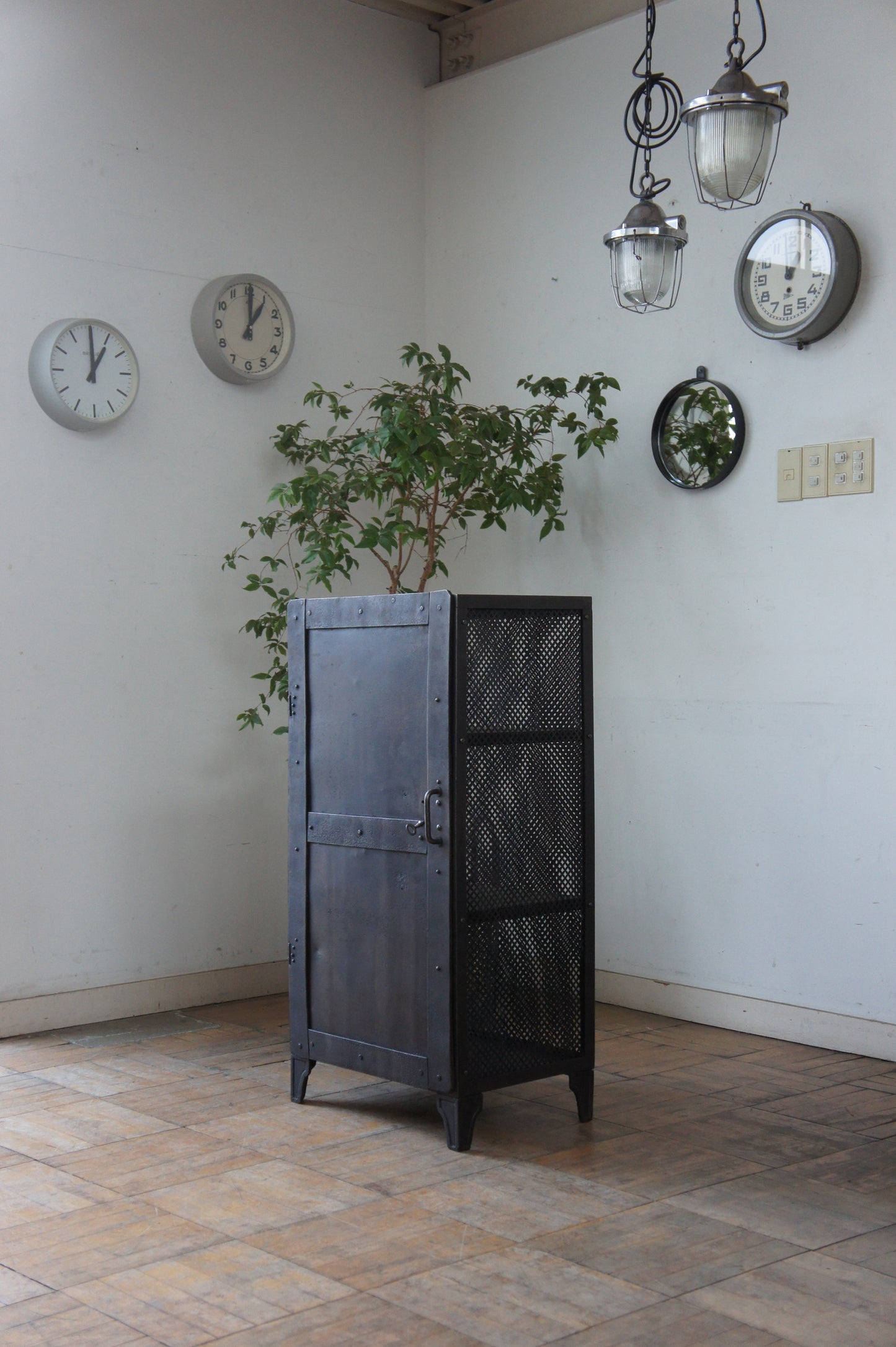 Metal storage cabinet / Perforated metal