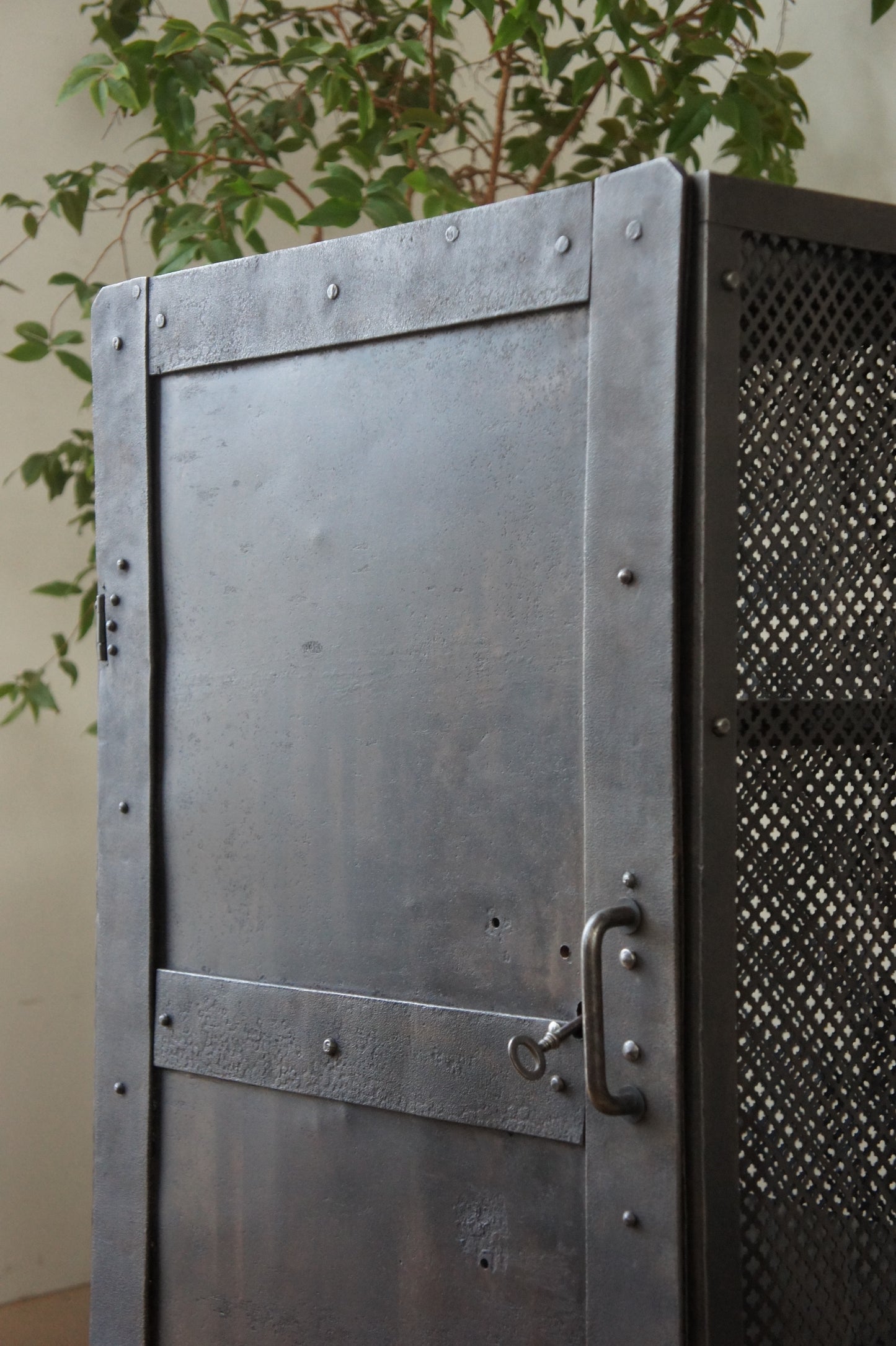 Metal storage cabinet / Perforated metal