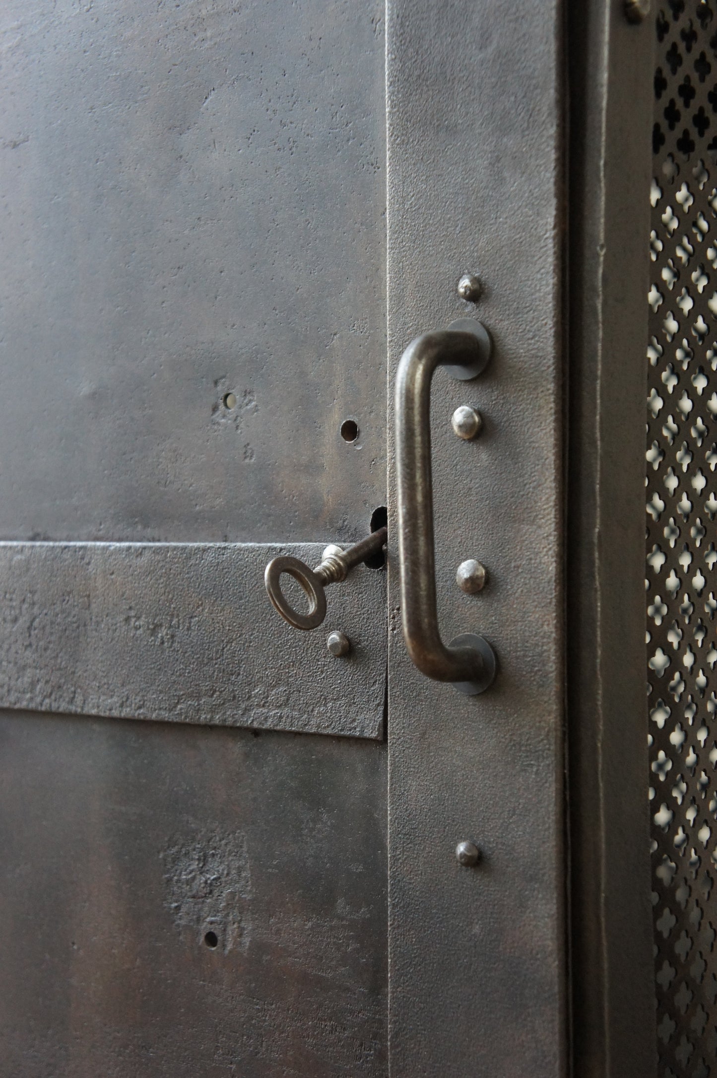 Metal storage cabinet / Perforated metal