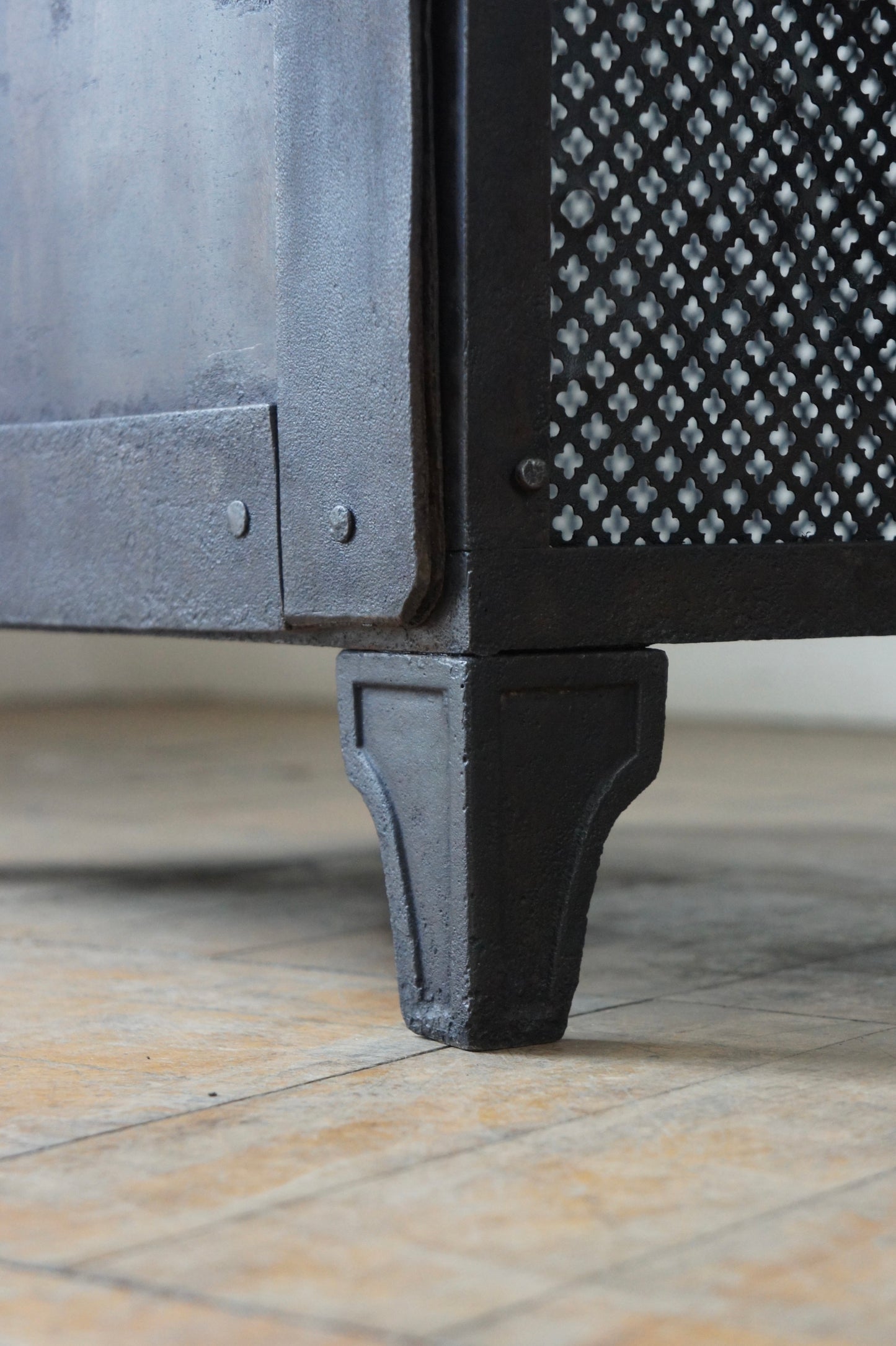 Metal storage cabinet / Perforated metal