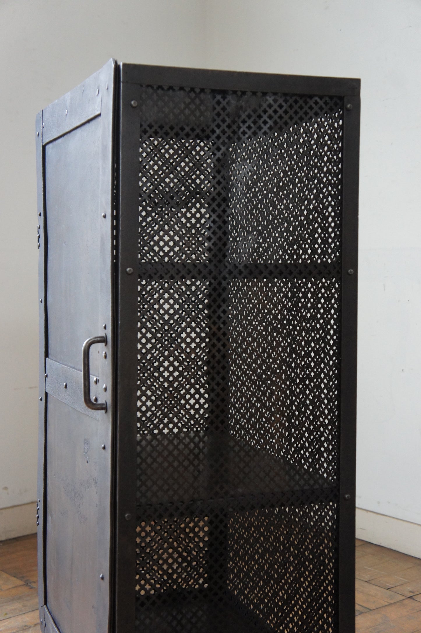 Metal storage cabinet / Perforated metal