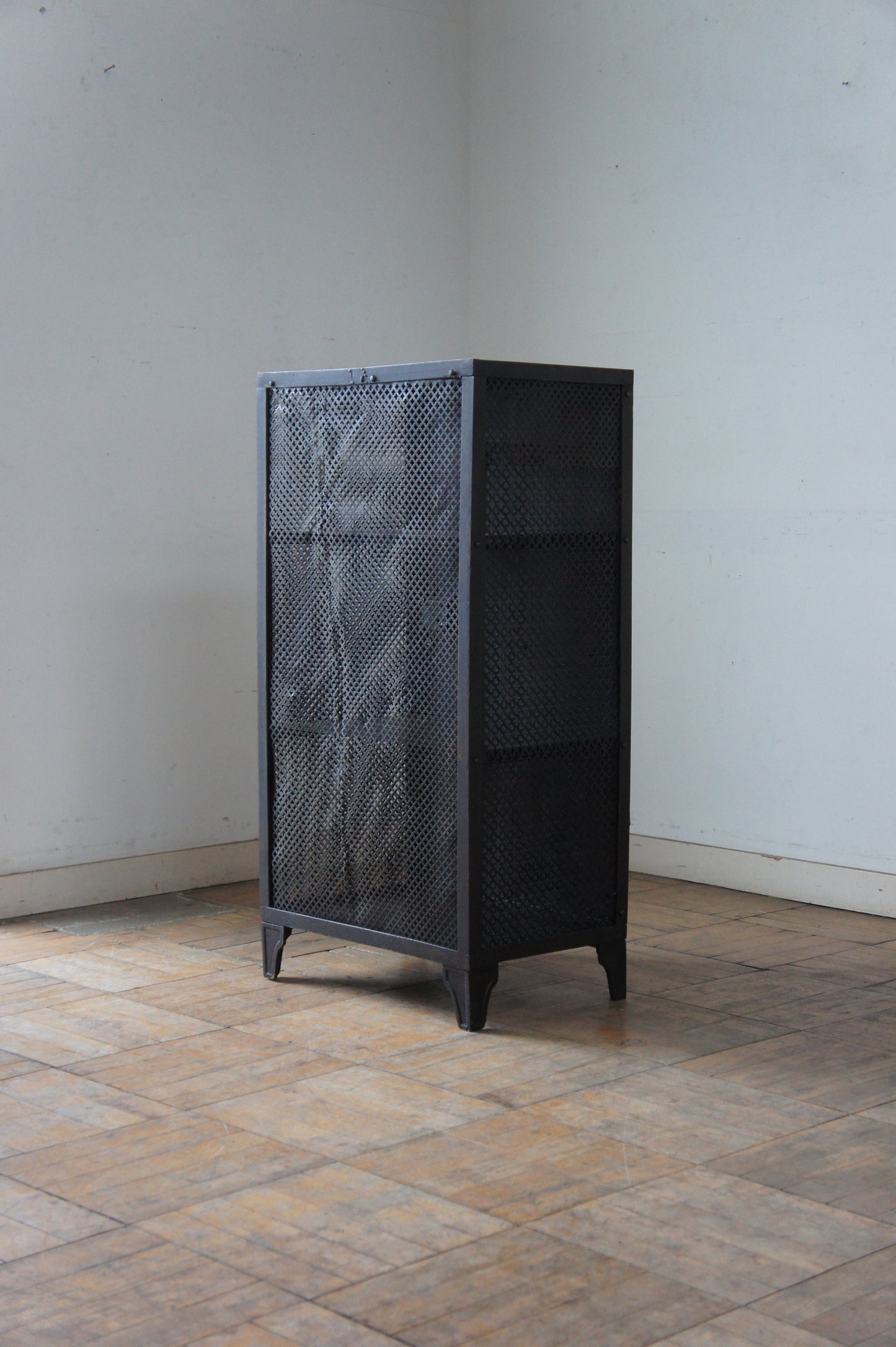 Metal storage cabinet / Perforated metal