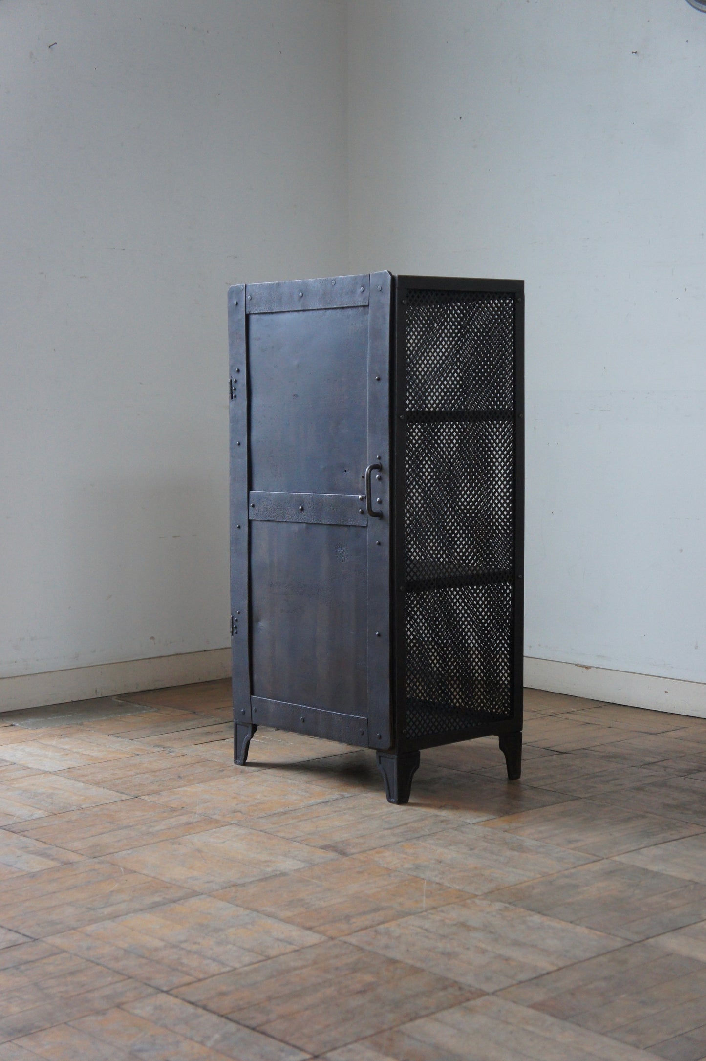 Metal storage cabinet / Perforated metal