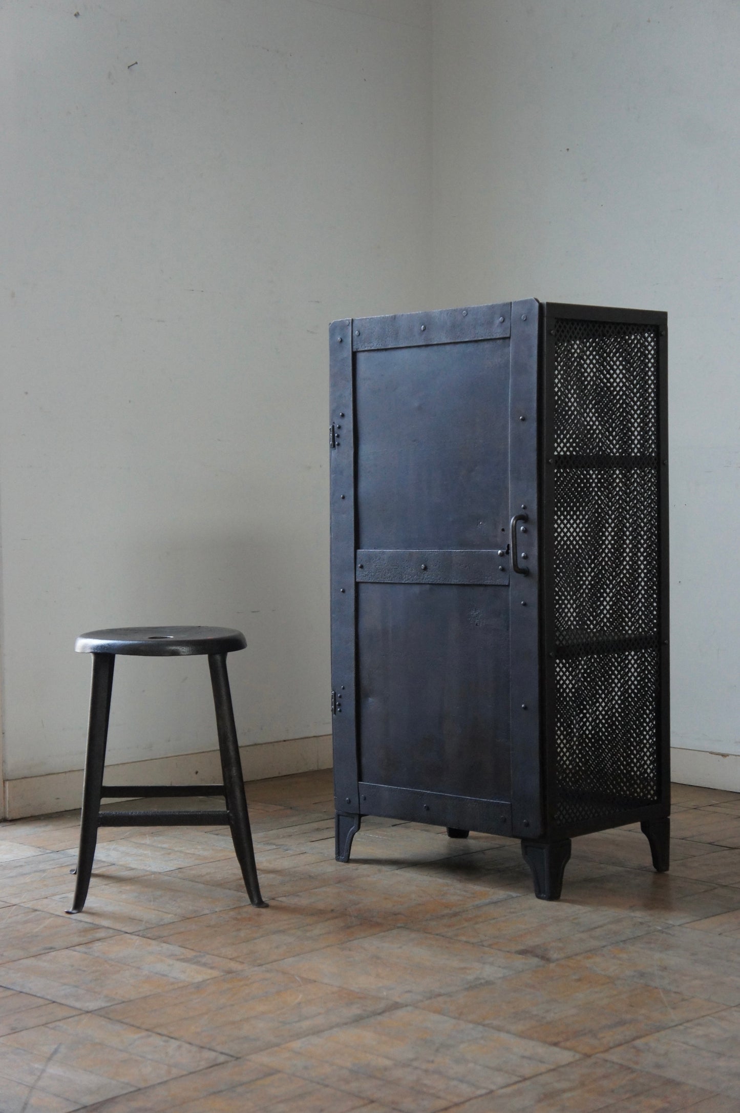 Metal storage cabinet / Perforated metal