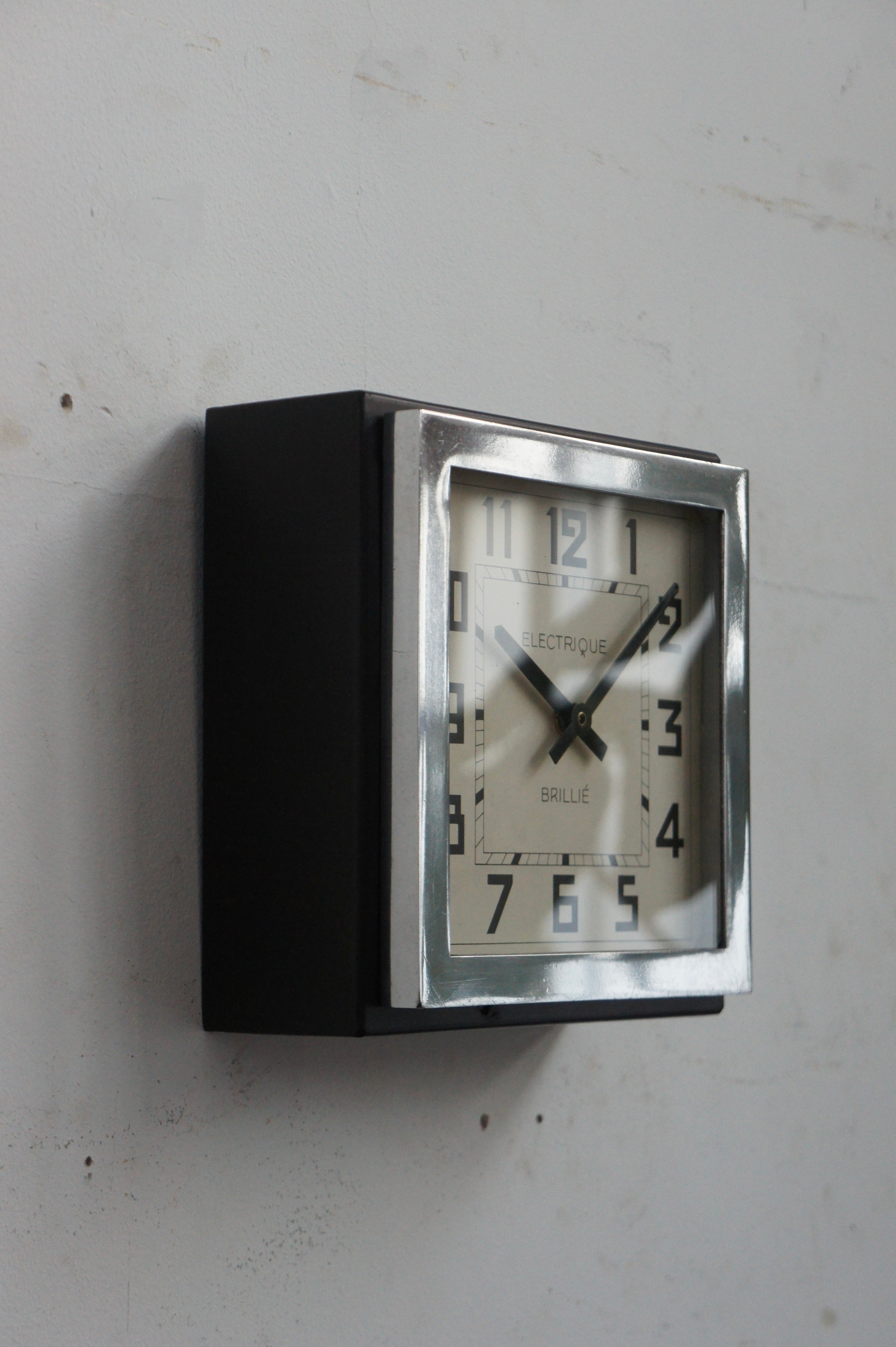 BRILLIÉ Wall Clock / carré noir – fertravail