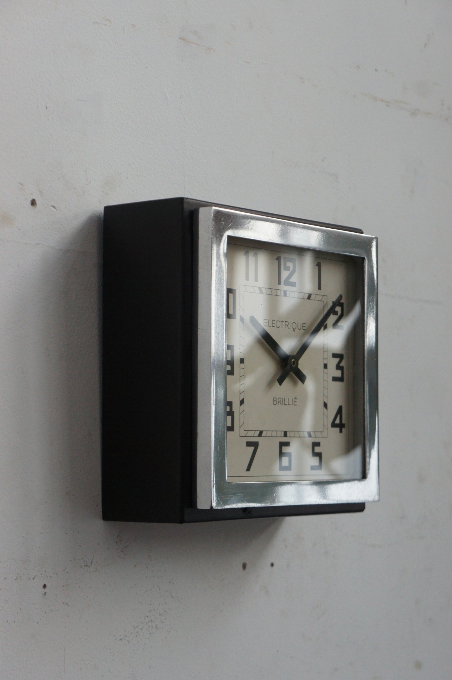 BRILLIÉ Wall Clock / carré noir