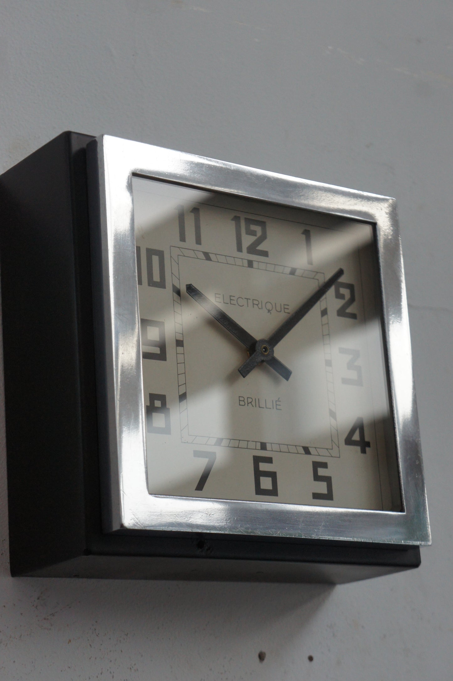 BRILLIÉ Wall Clock / carré noir