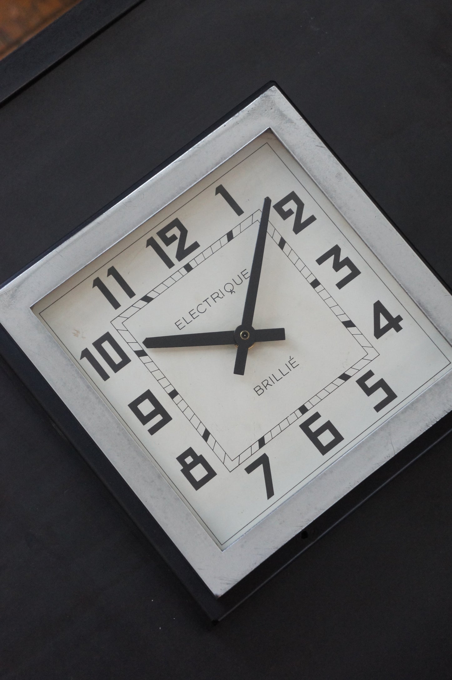 BRILLIÉ Wall Clock / carré noir