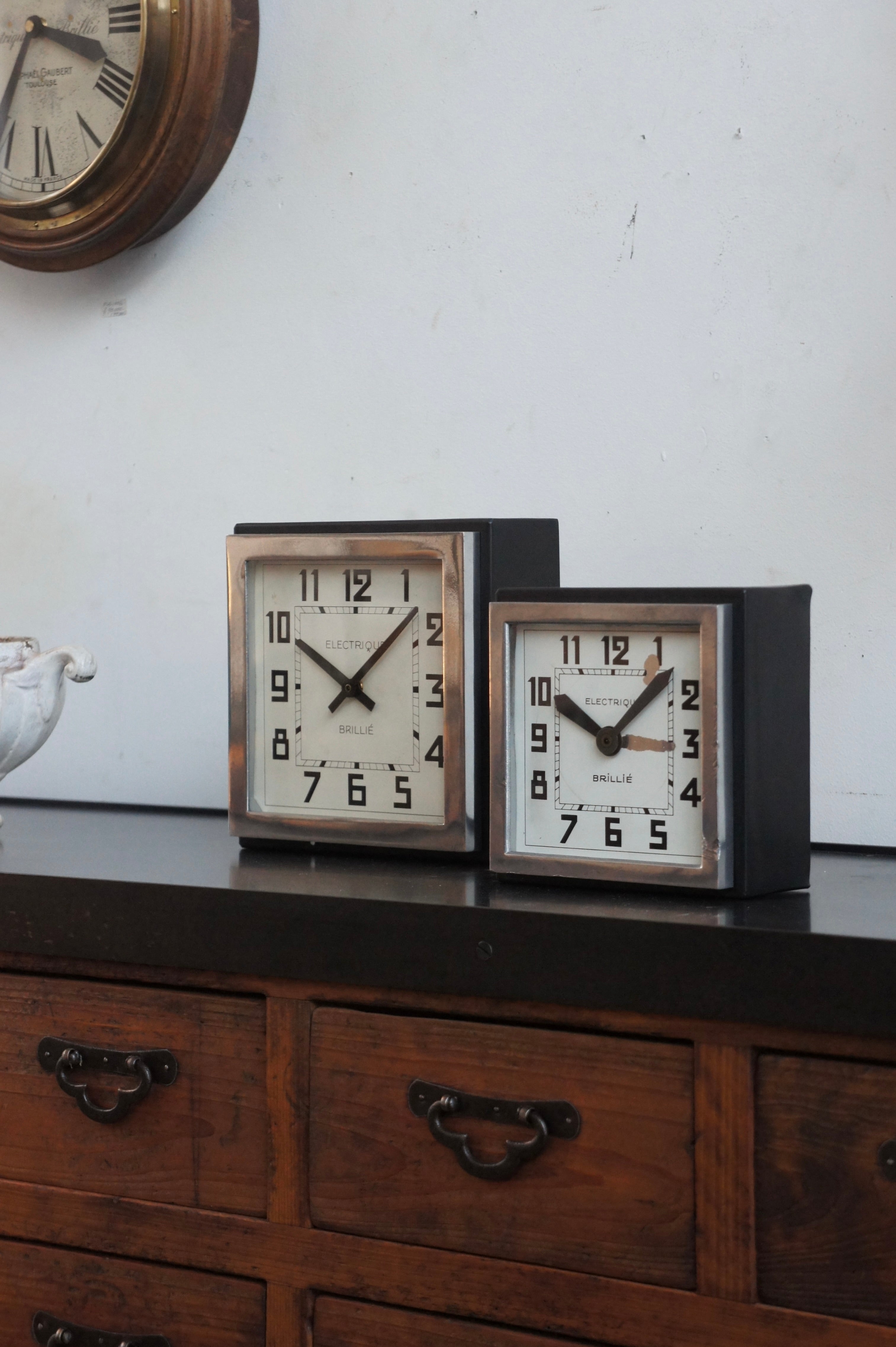 BRILLIÉ Wall Clock / carré noir – fertravail