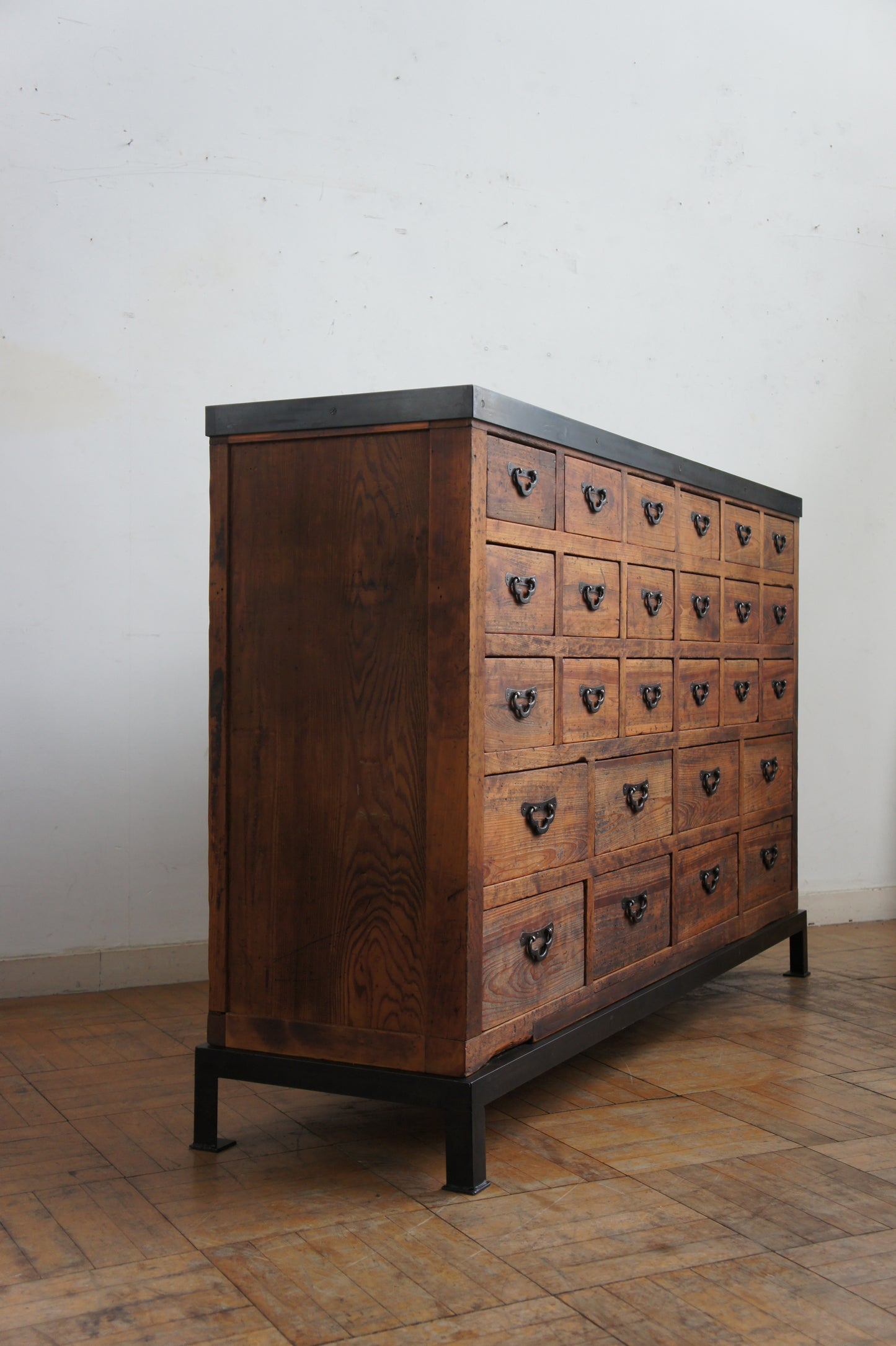 Drawers cabinet 26
