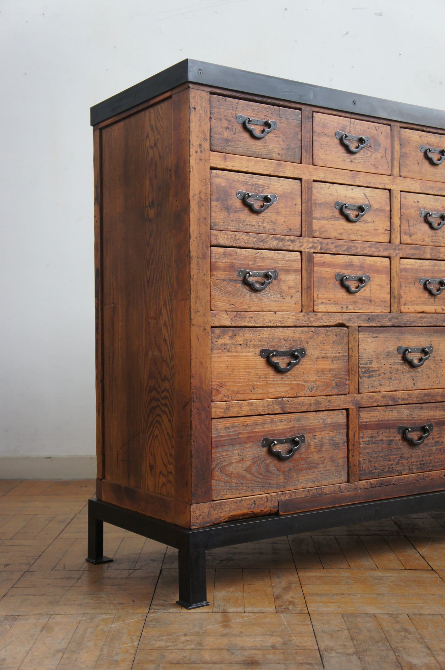 Drawers cabinet 26