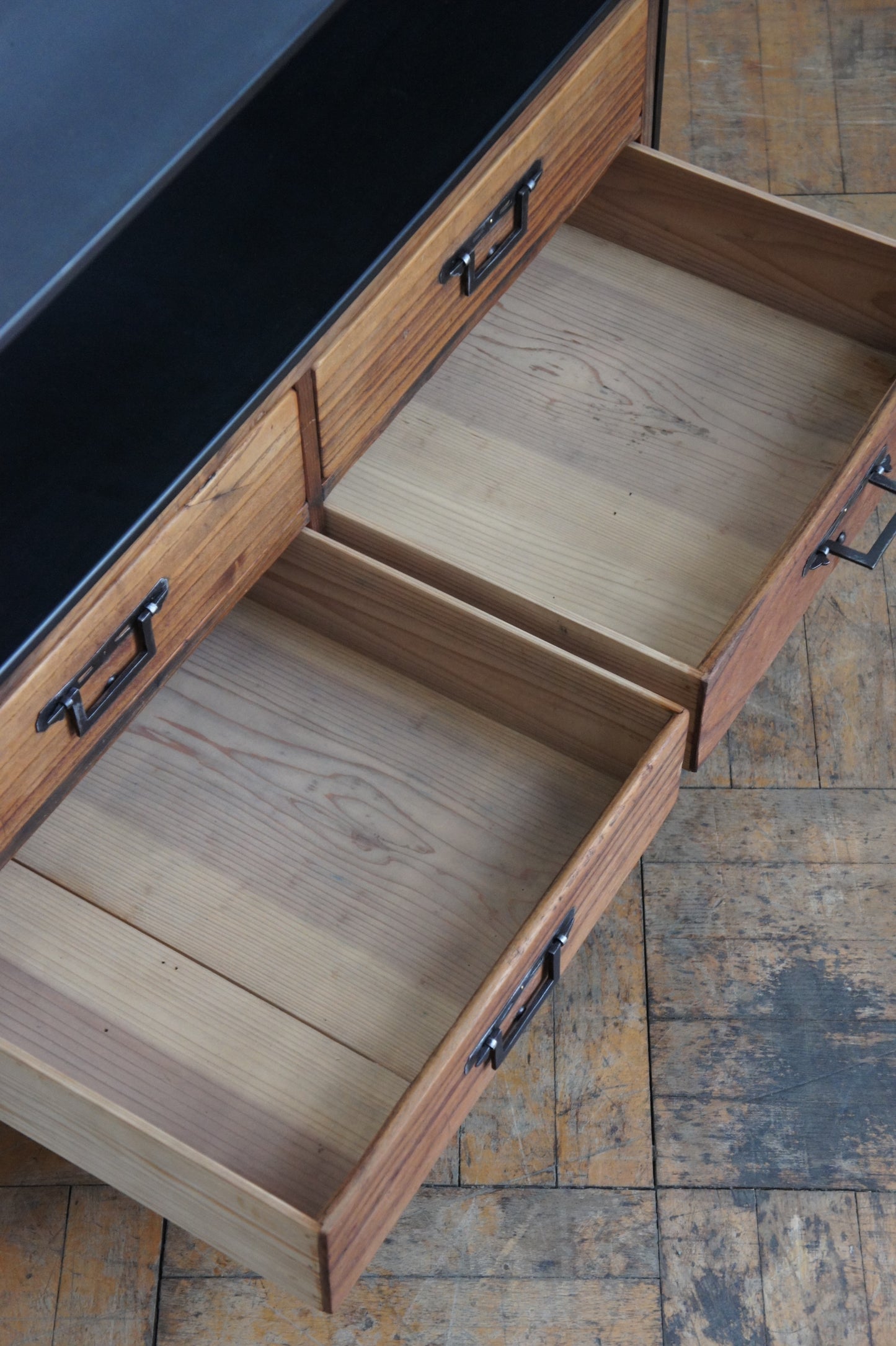 Chest of drawers