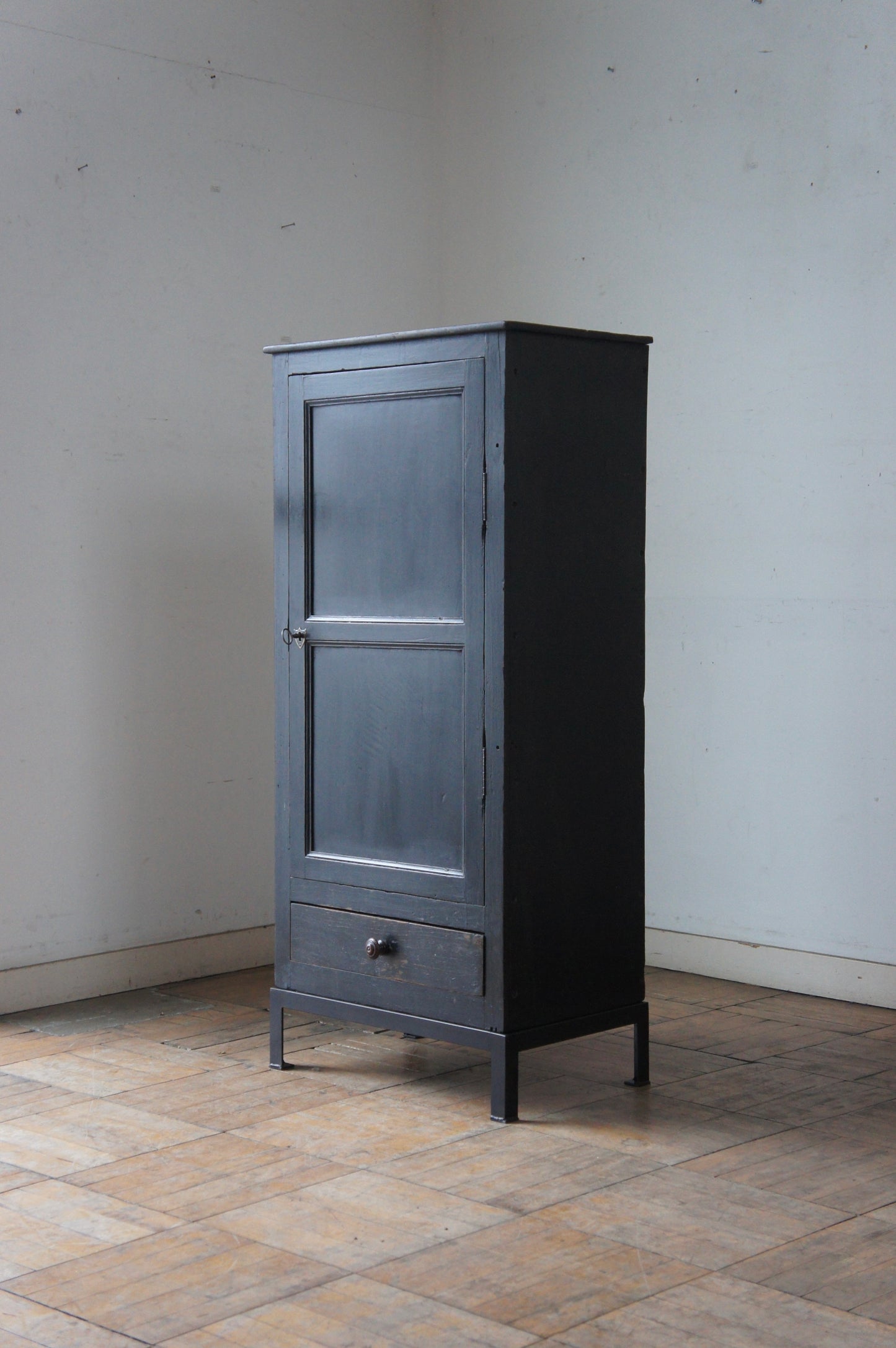Workshop cabinet / Meuble d'atelier