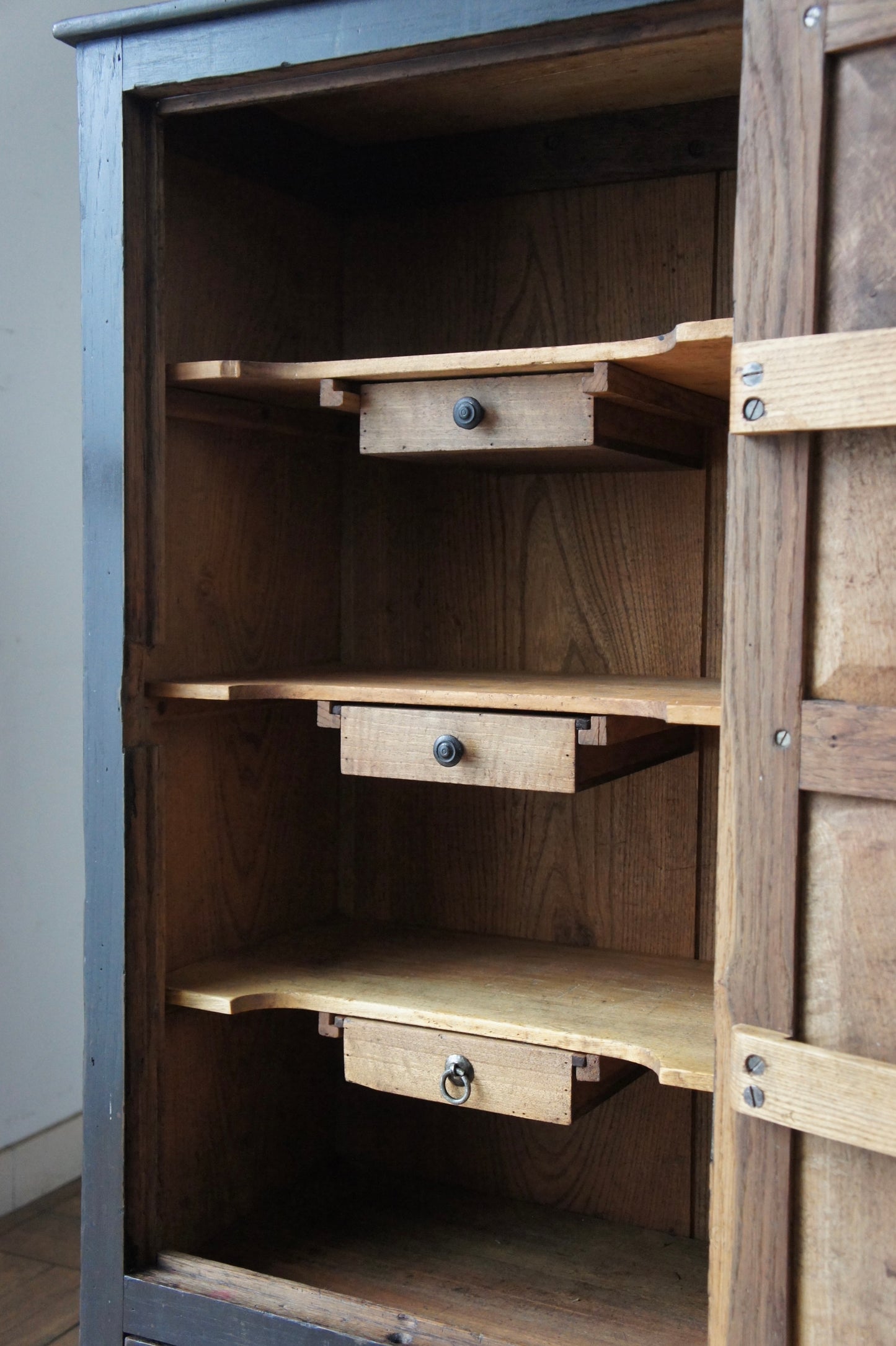 Workshop cabinet / Meuble d'atelier