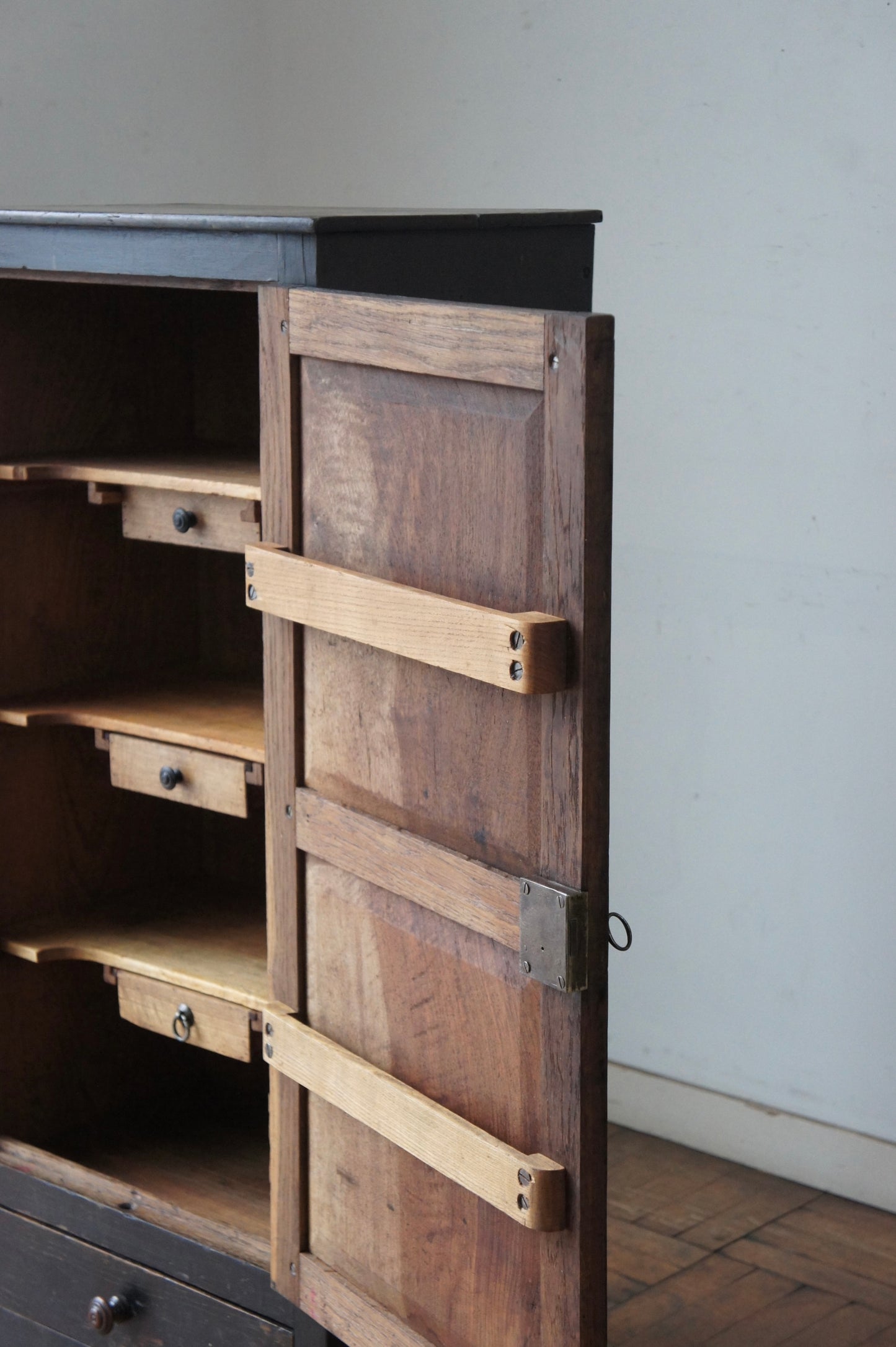 Workshop cabinet / Meuble d'atelier