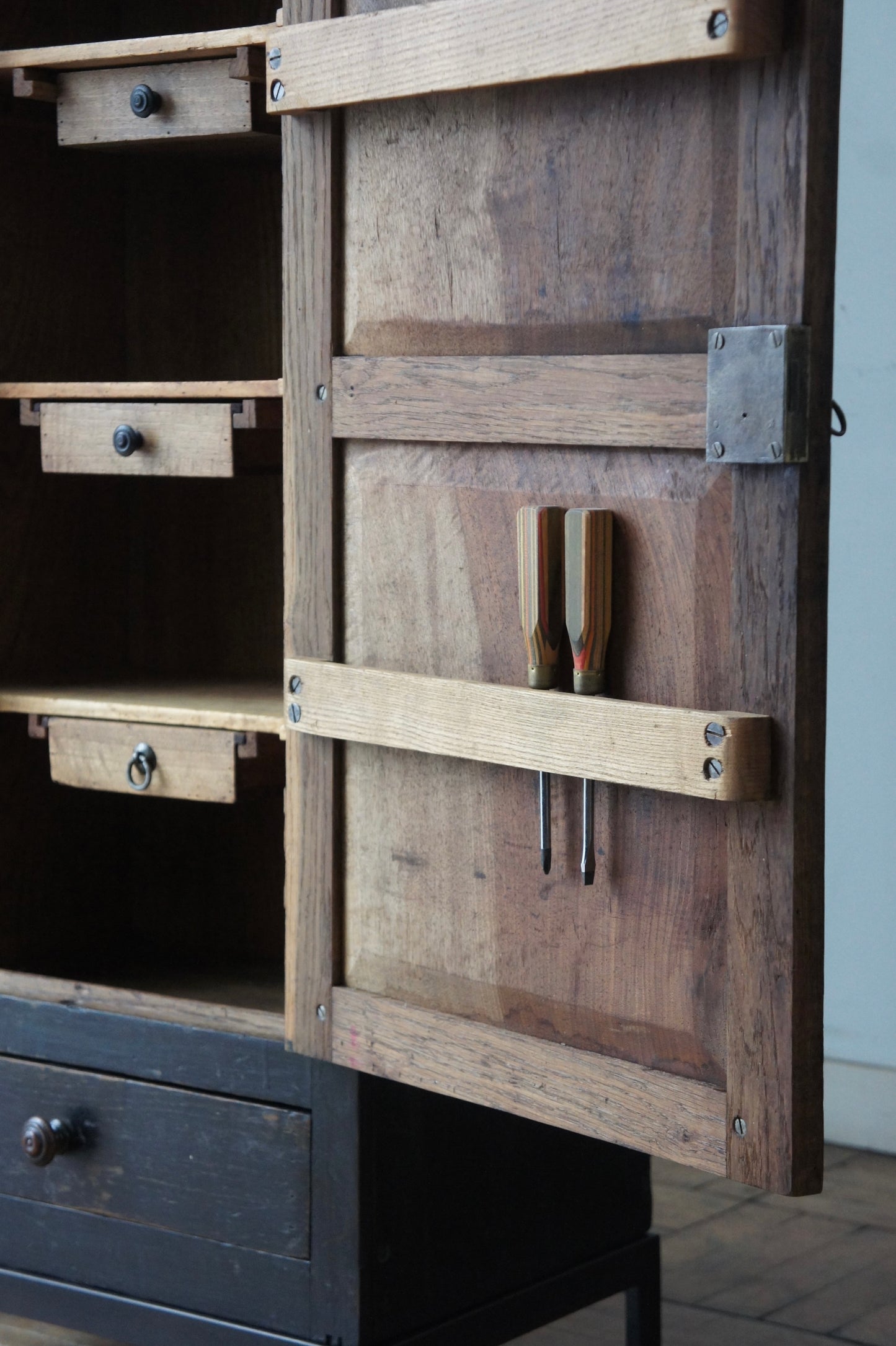 Workshop cabinet / Meuble d'atelier
