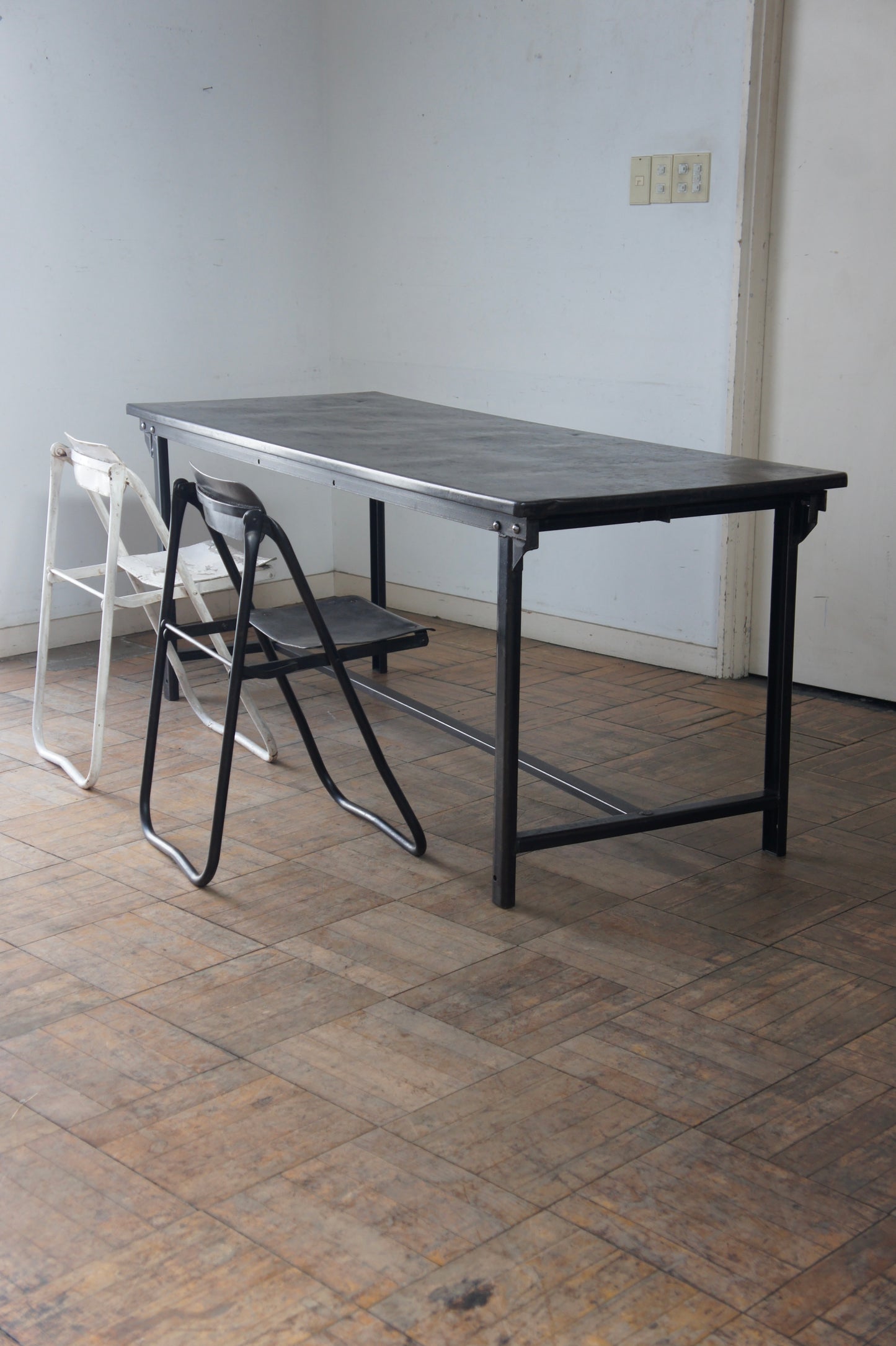MILITARY Metal table