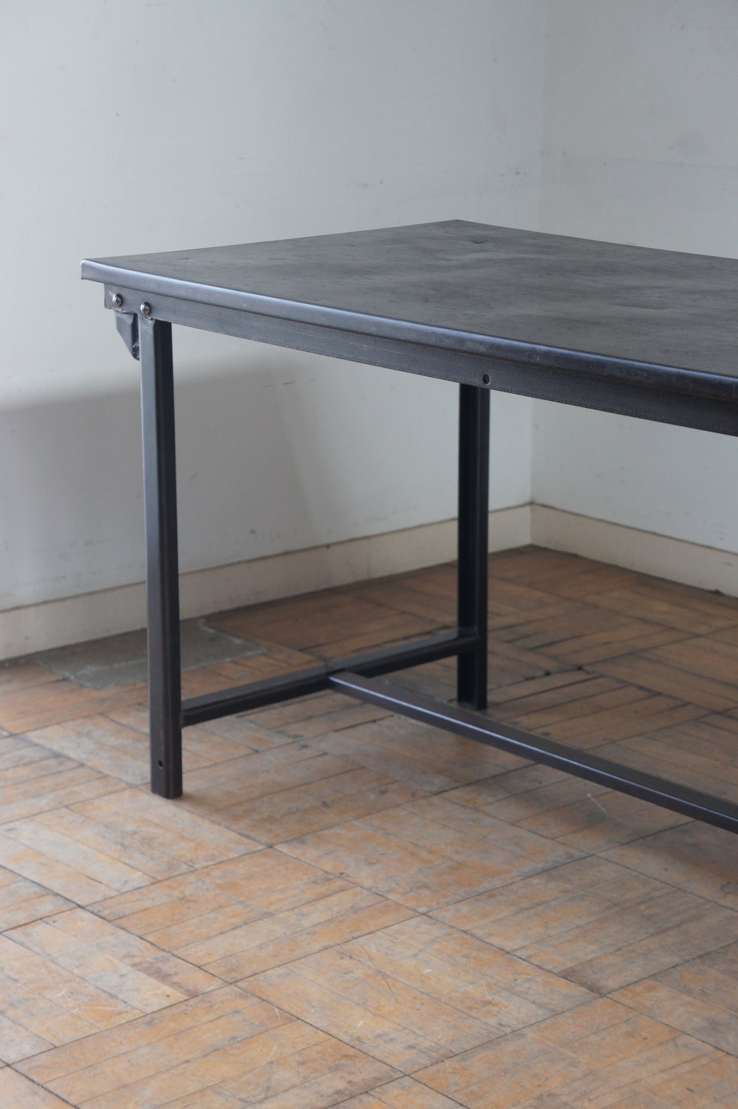 MILITARY Metal table