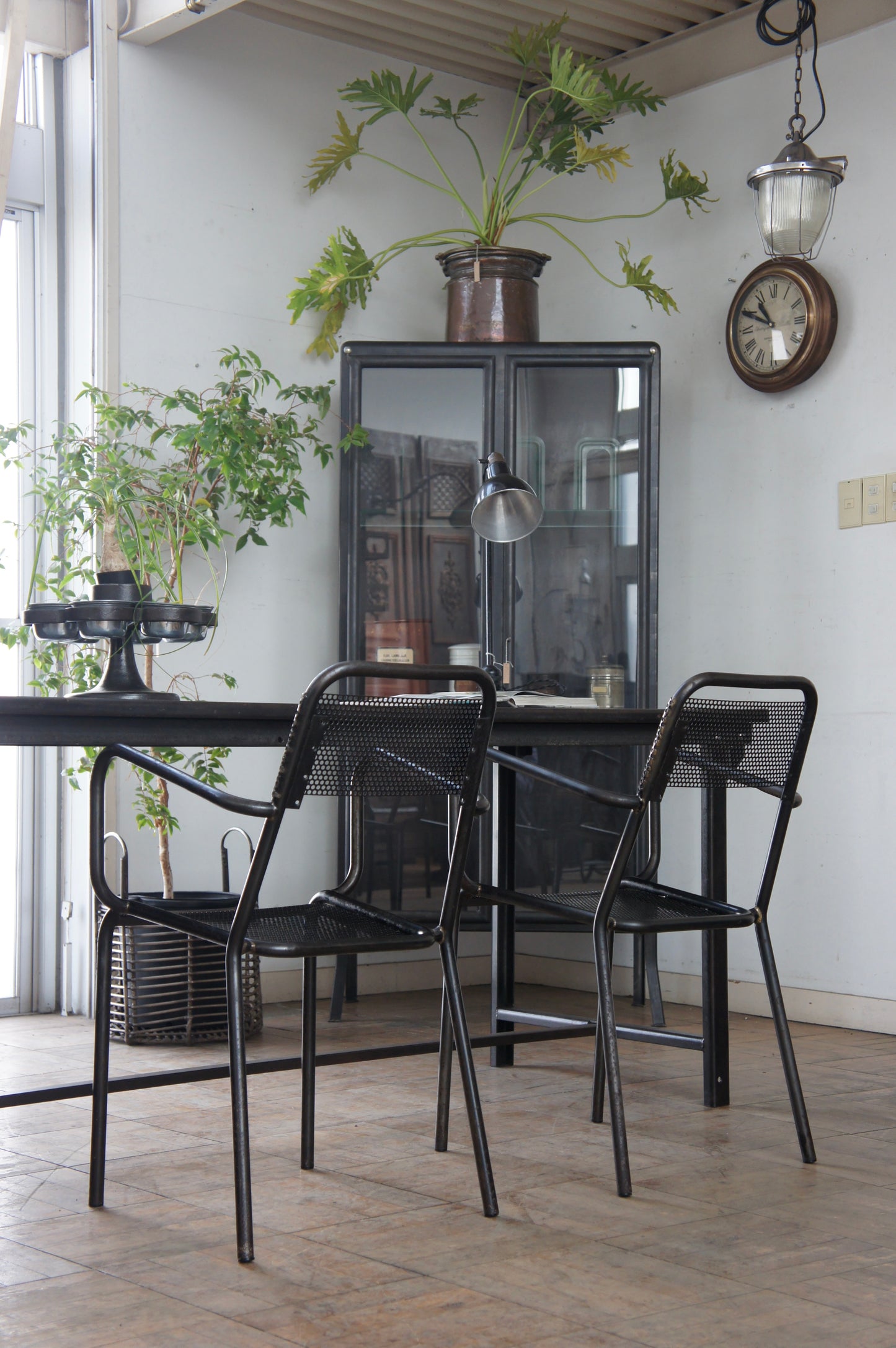 Metal Arm Chair / Set of 4