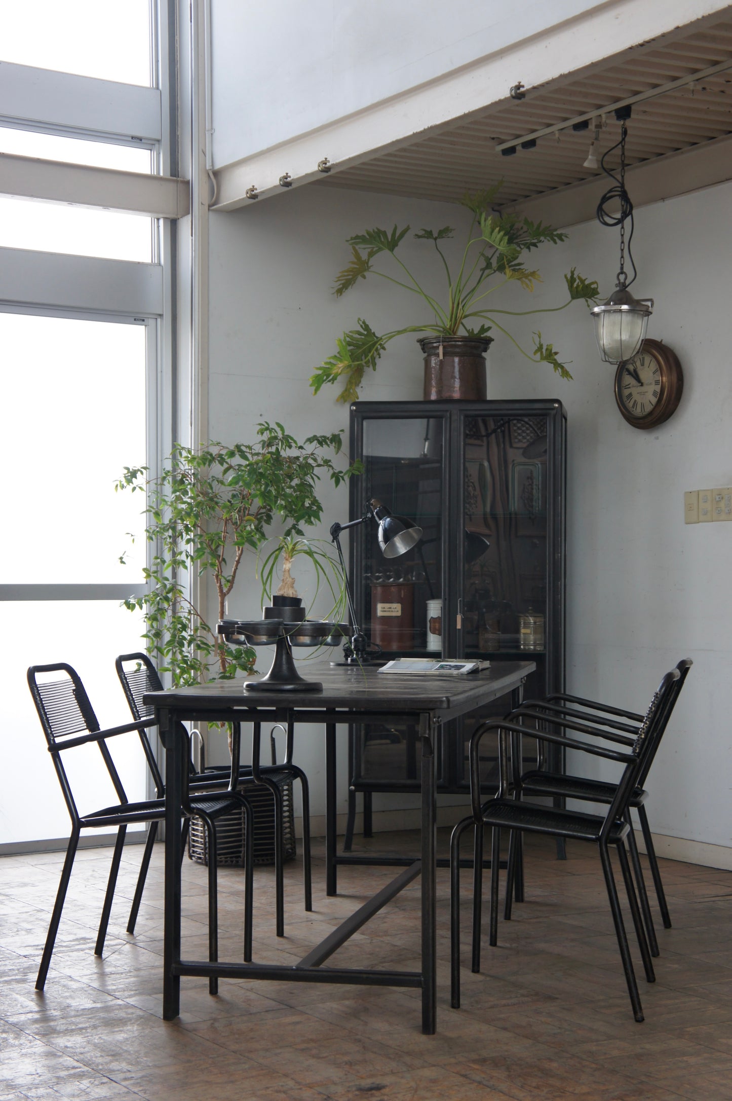 Metal Arm Chair / Set of 4