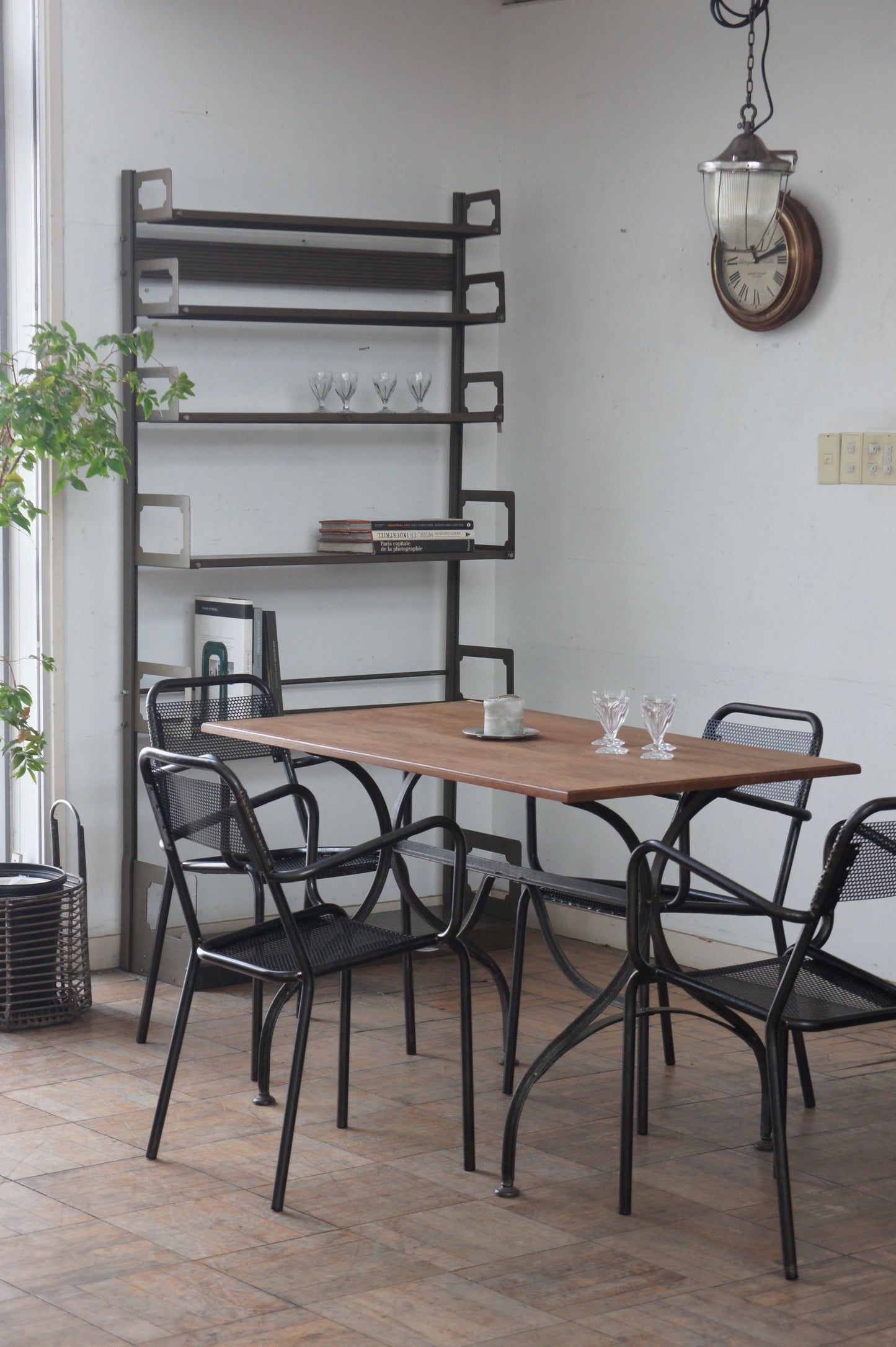 Metal Arm Chair / Set of 4