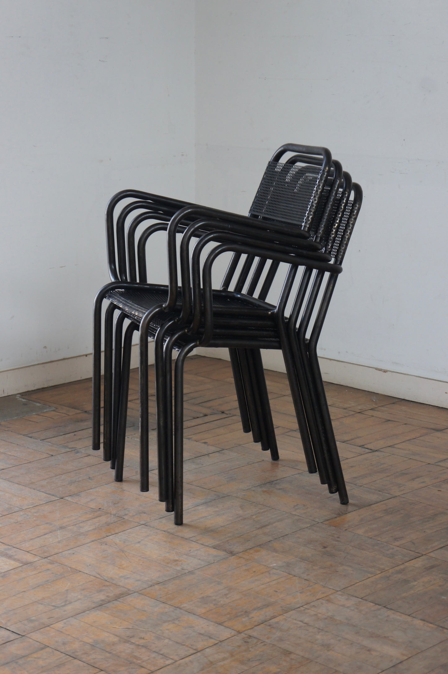 Metal Arm Chair / Set of 4