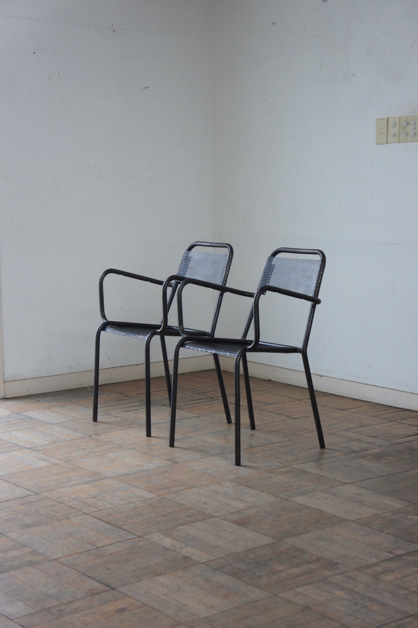 Metal Arm Chair / Set of 2