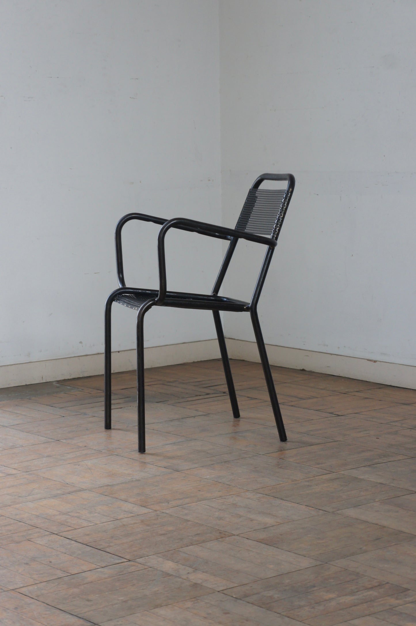 Metal Arm Chair / Set of 4