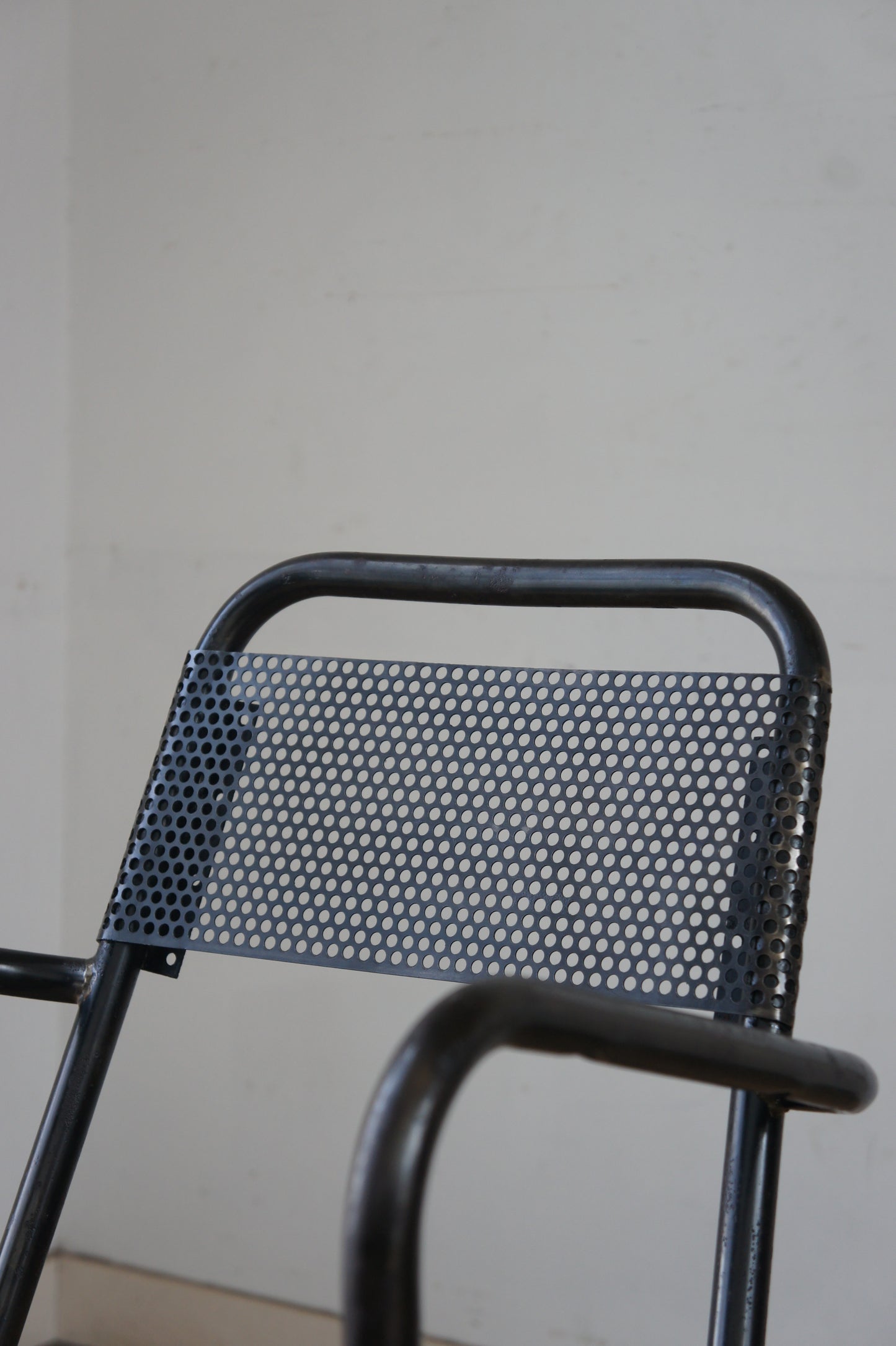 Metal Arm Chair / Set of 4