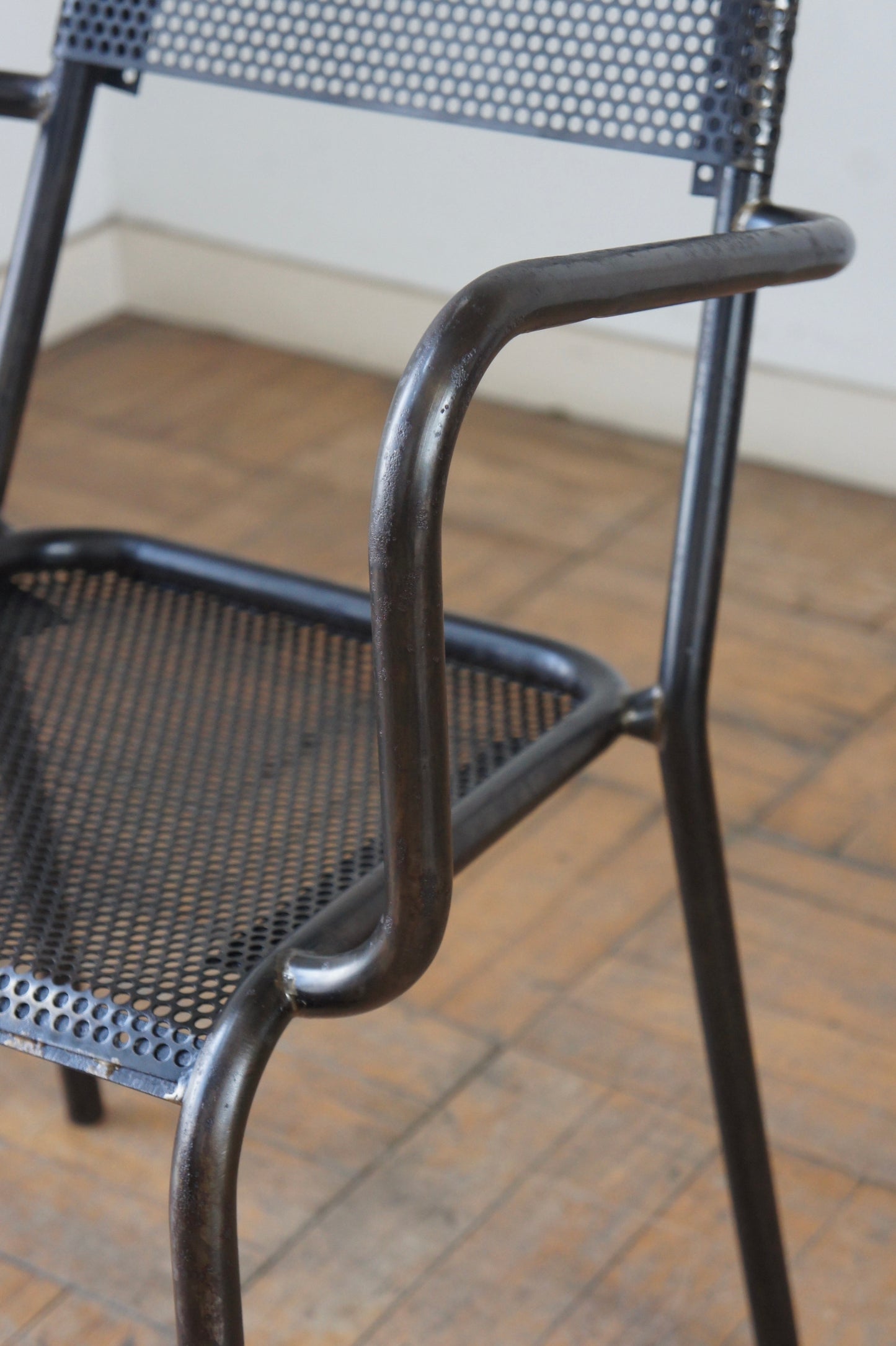 Metal Arm Chair / Set of 4
