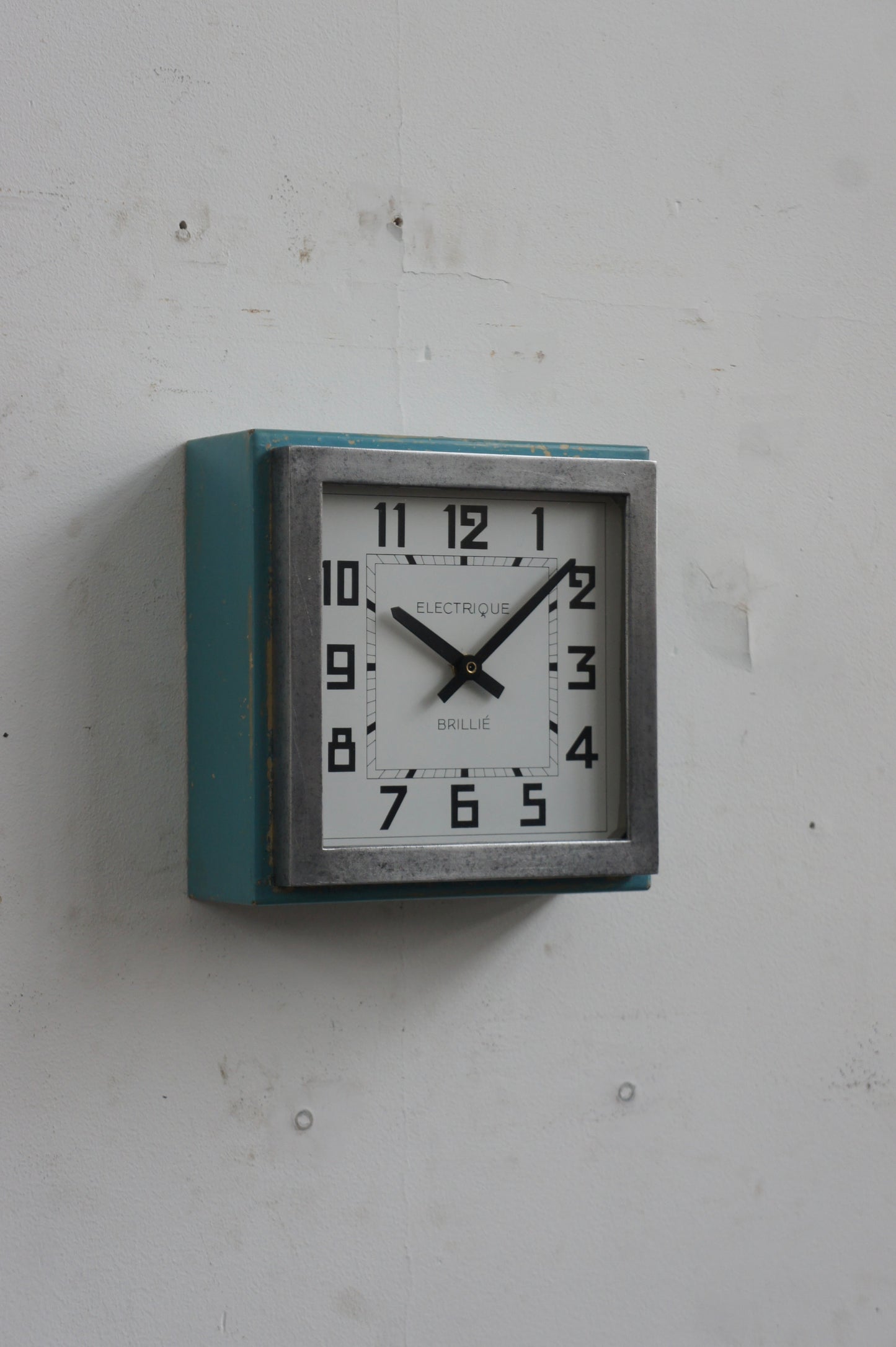 BRILLIÉ Wall Clock / carré turquoise
