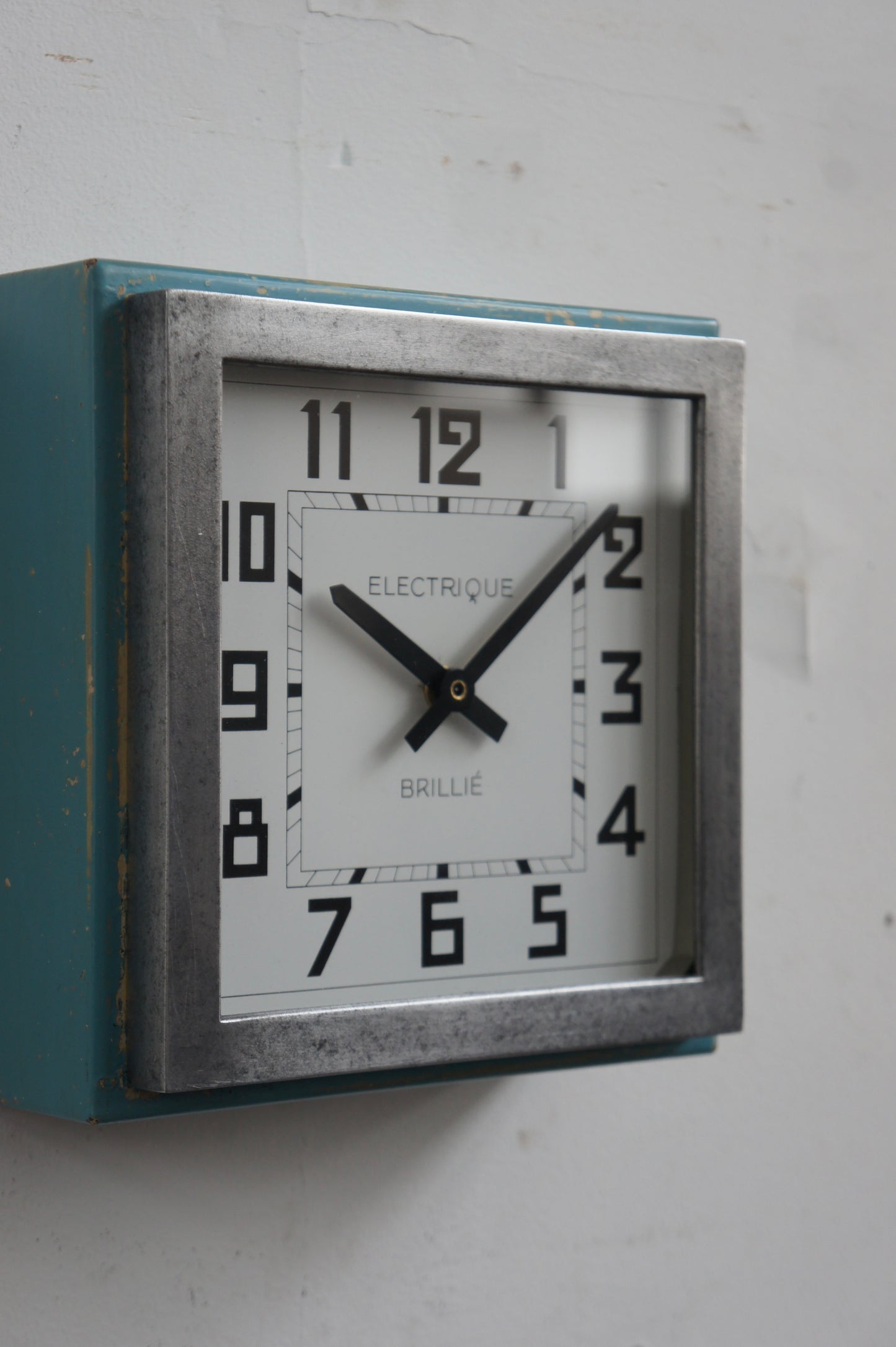 BRILLIÉ Wall Clock / carré turquoise