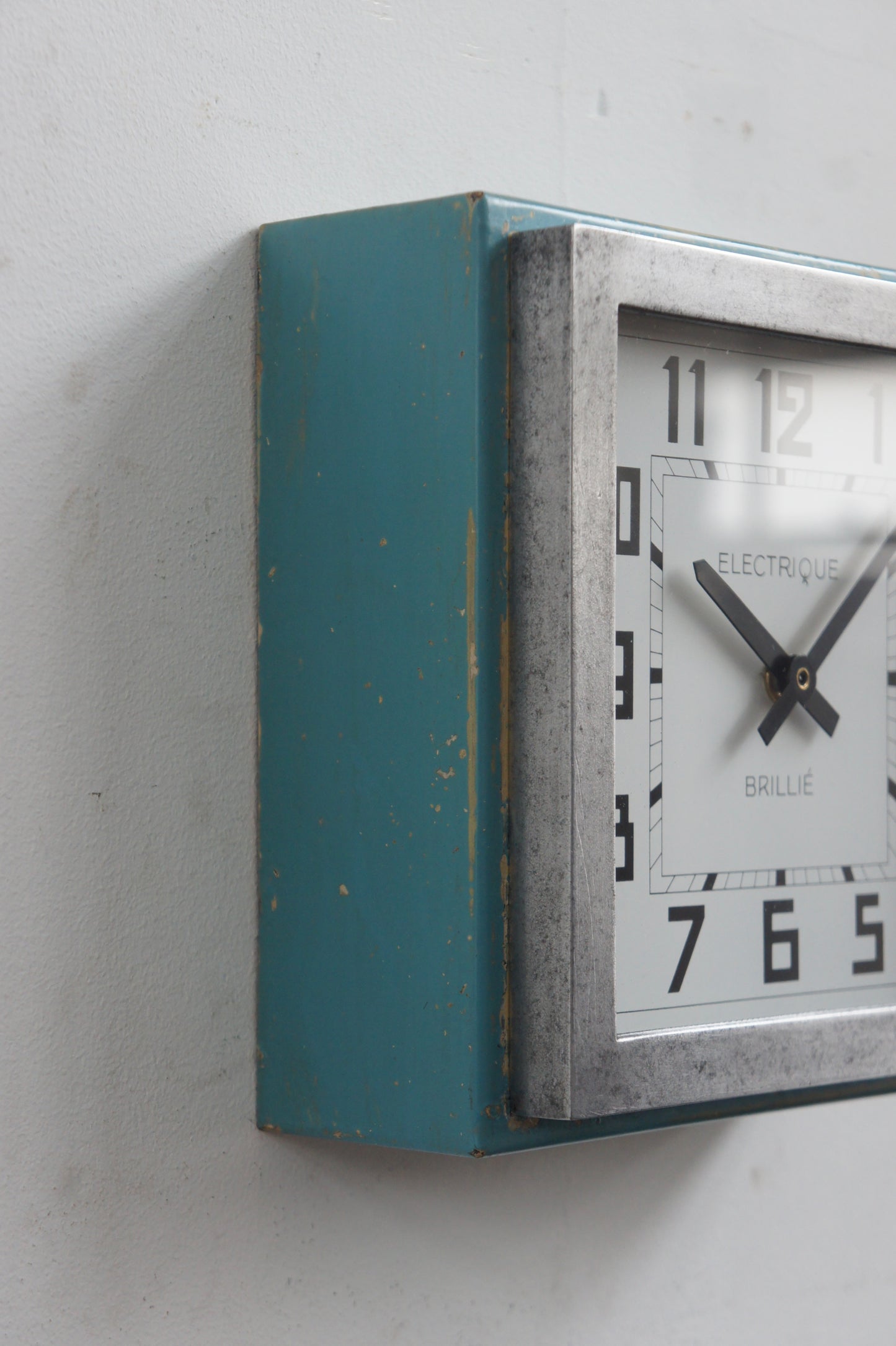 BRILLIÉ Wall Clock / carré turquoise