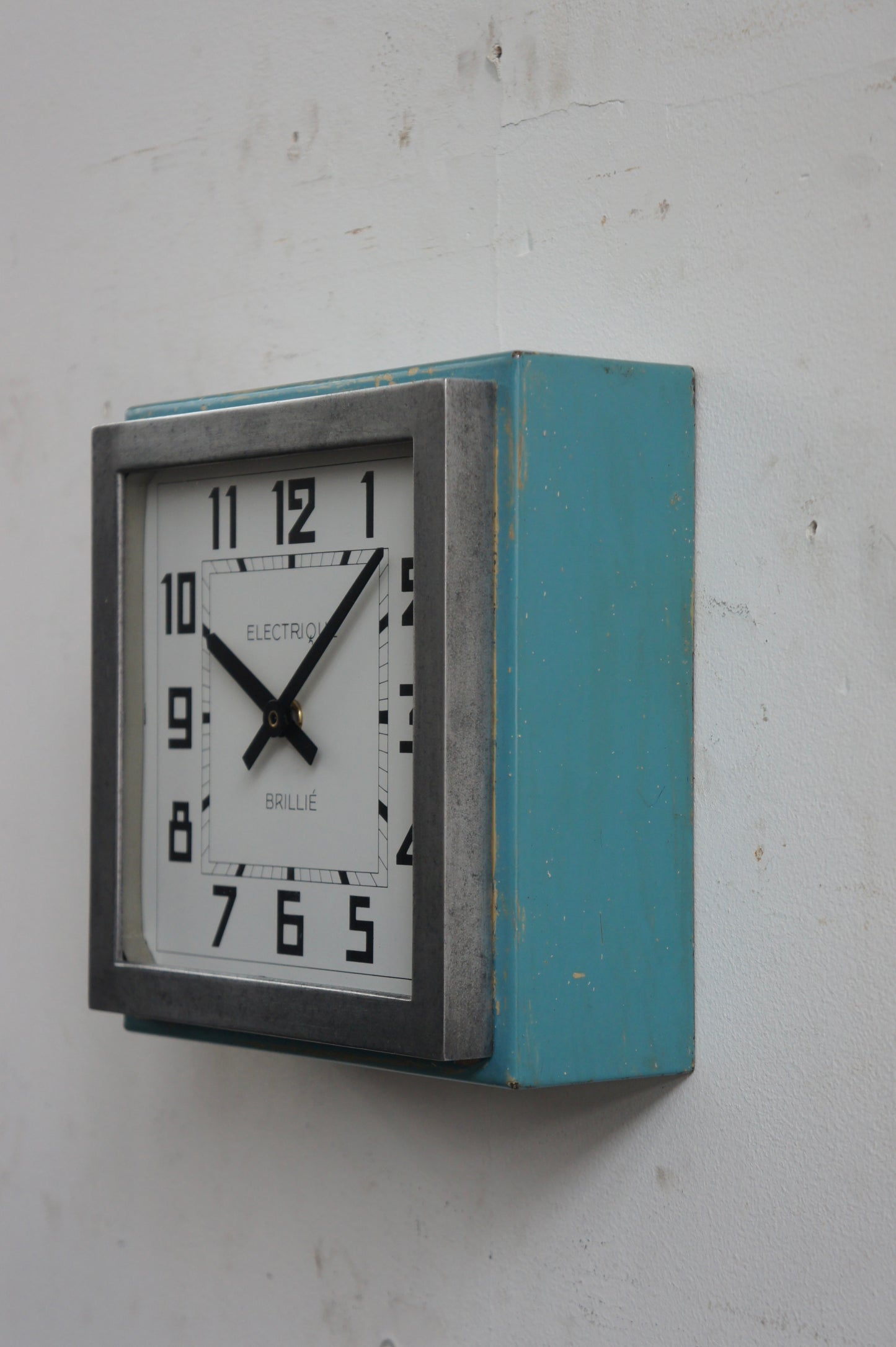 BRILLIÉ Wall Clock / carré turquoise