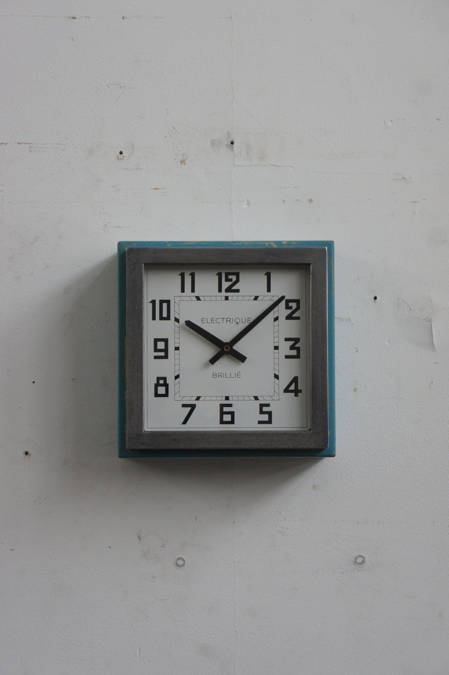 BRILLIÉ Wall Clock / carré turquoise