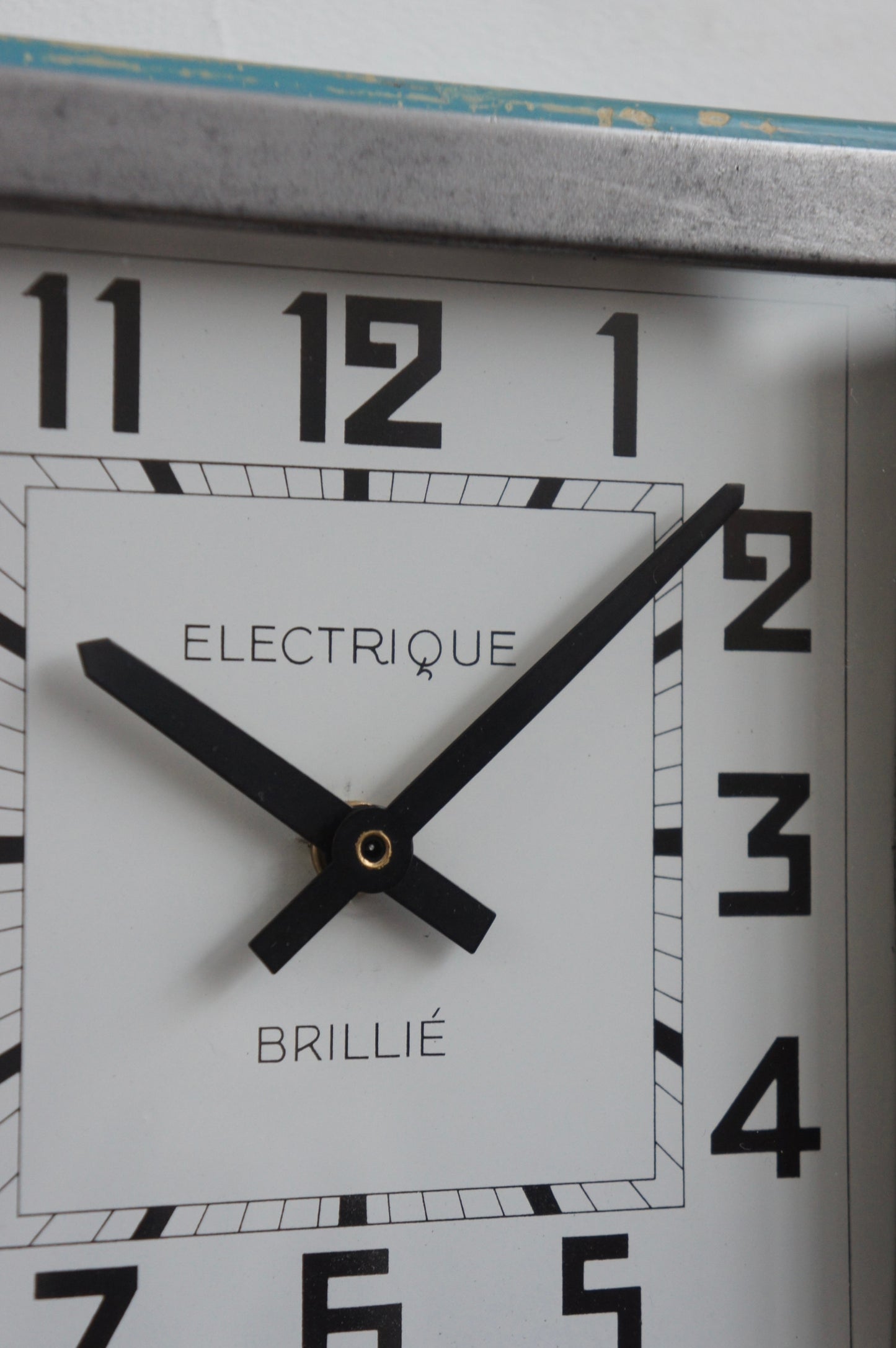 BRILLIÉ Wall Clock / carré turquoise