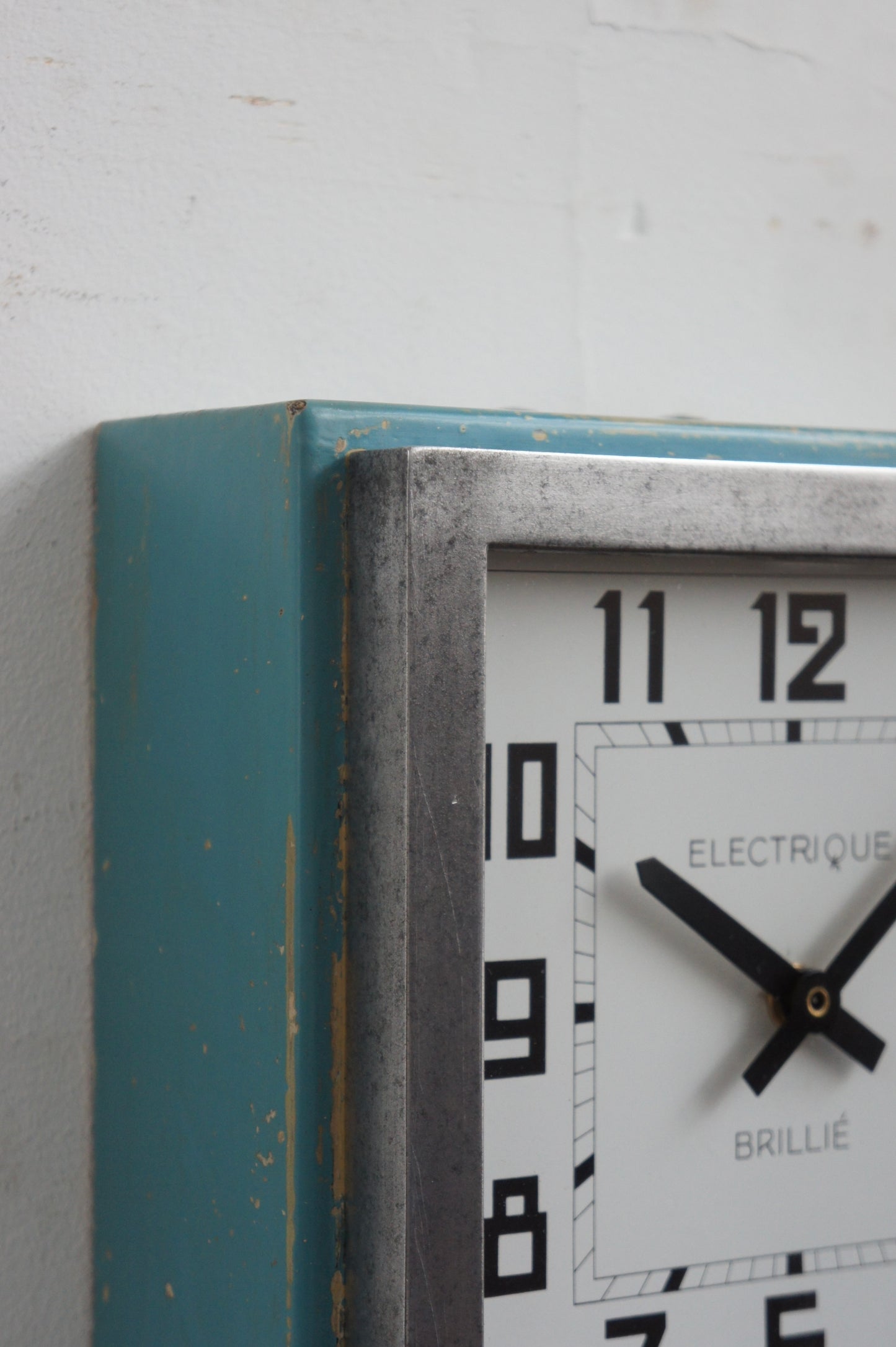 BRILLIÉ Wall Clock / carré turquoise