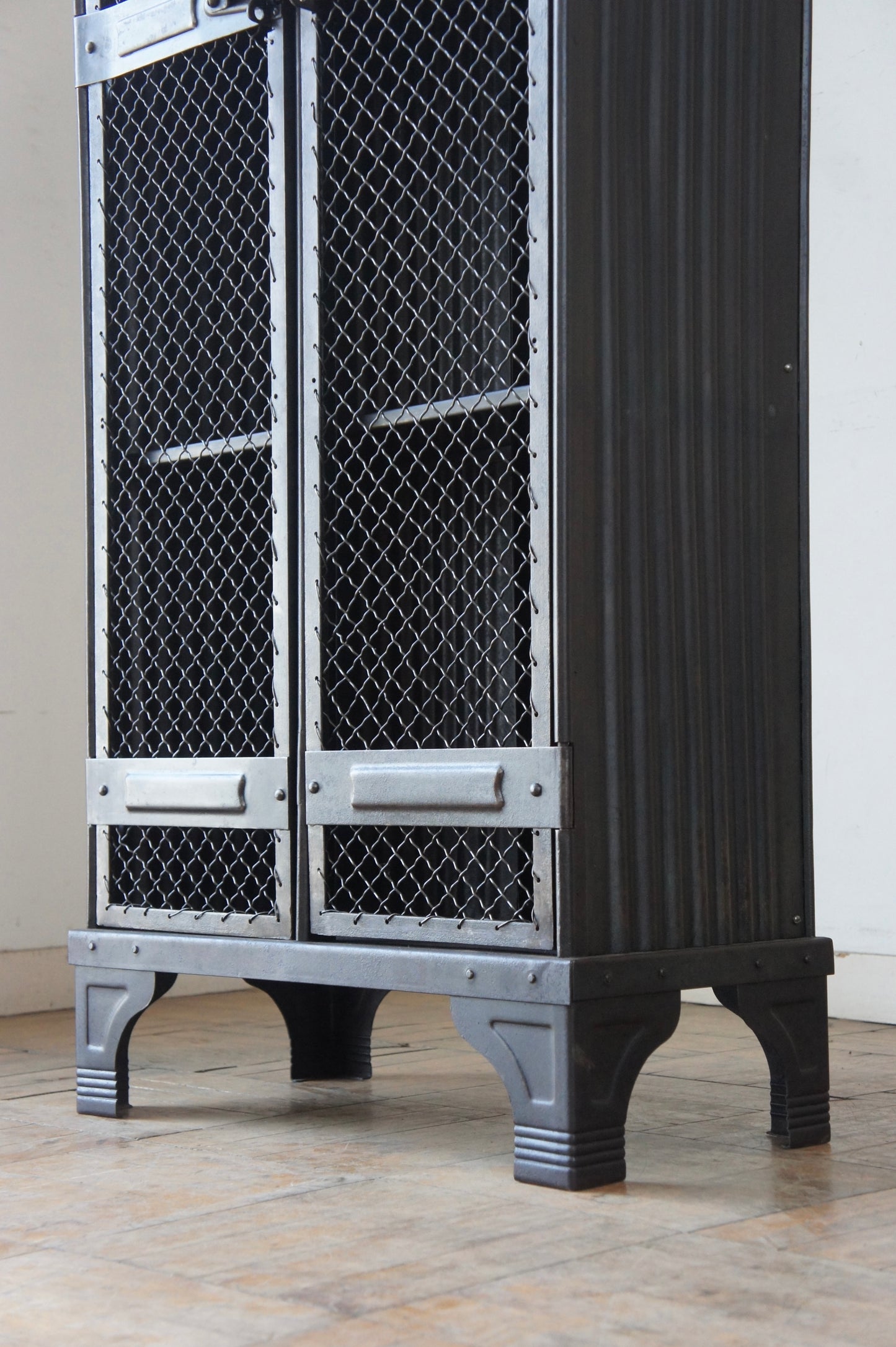 STRAFOR Industrial cabinet / Wire mesh door