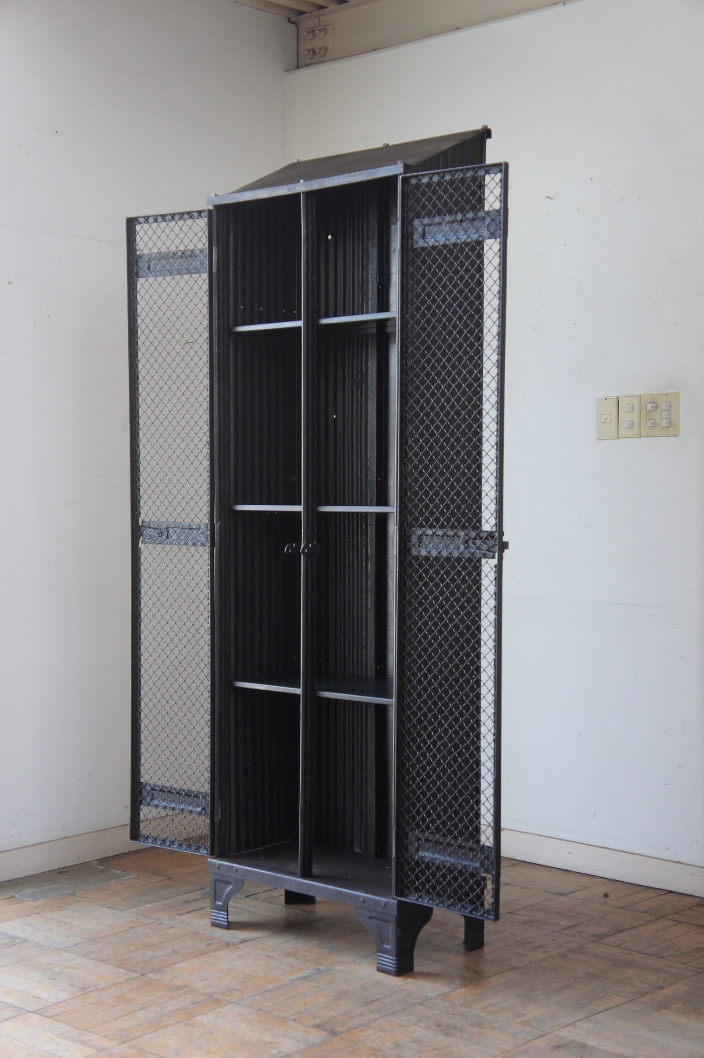 STRAFOR Industrial cabinet / Wire mesh door