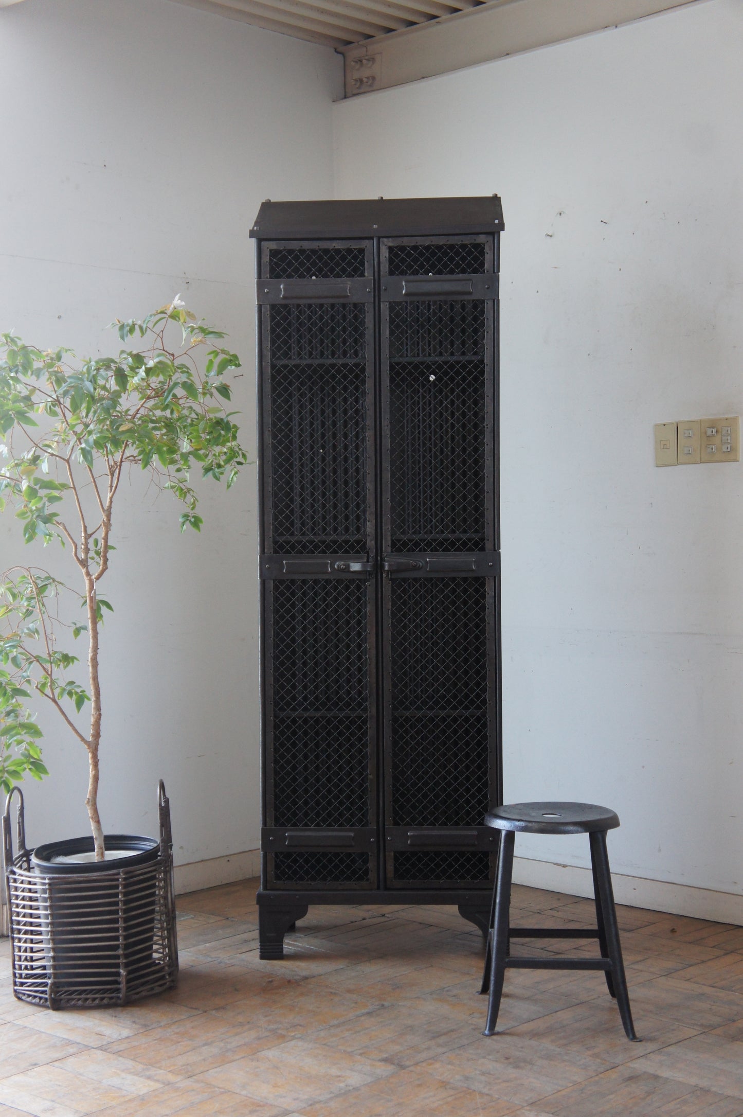 STRAFOR Industrial cabinet / Wire mesh door