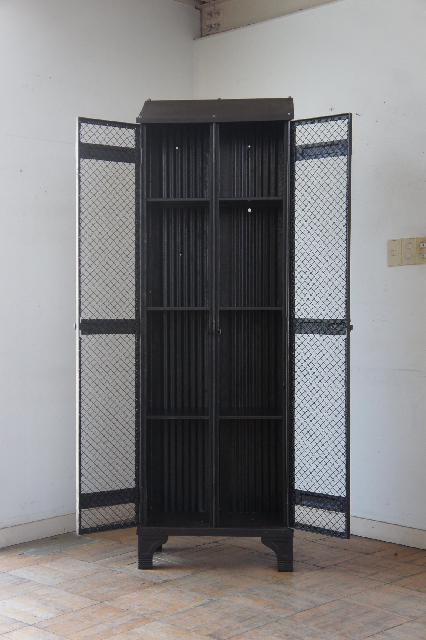 STRAFOR Industrial cabinet / Wire mesh door