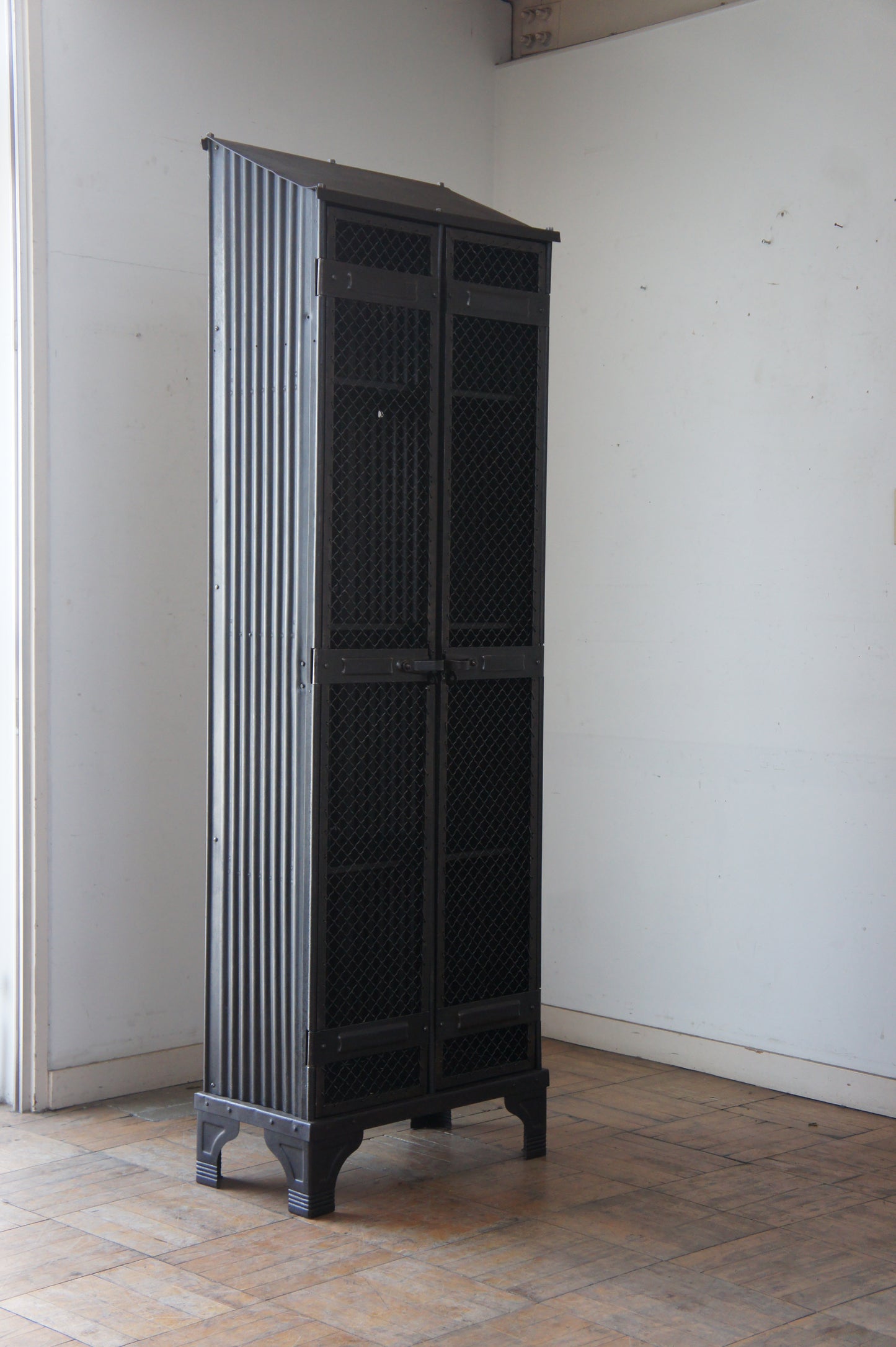 STRAFOR Industrial cabinet / Wire mesh door