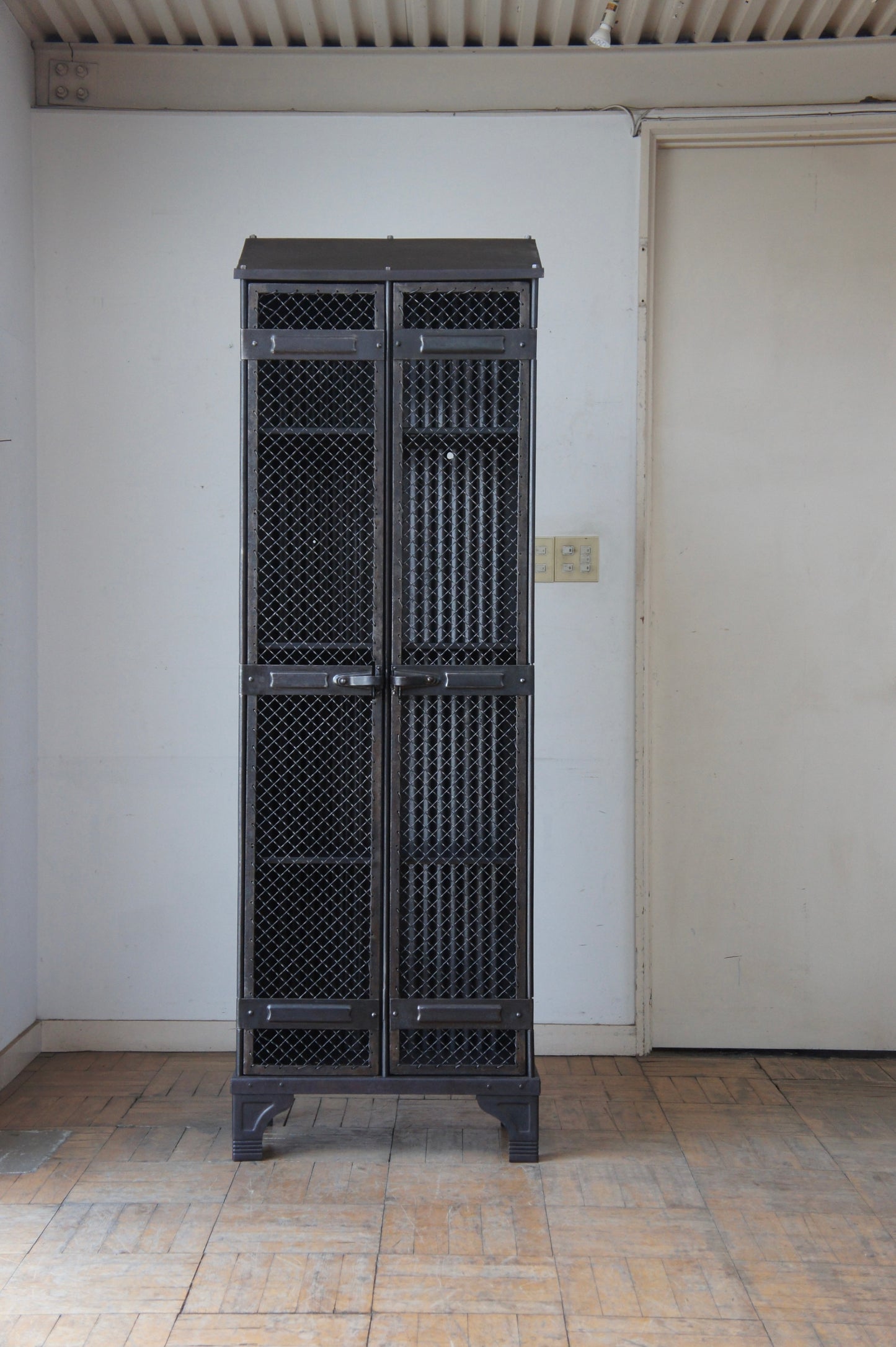 STRAFOR Industrial cabinet / Wire mesh door