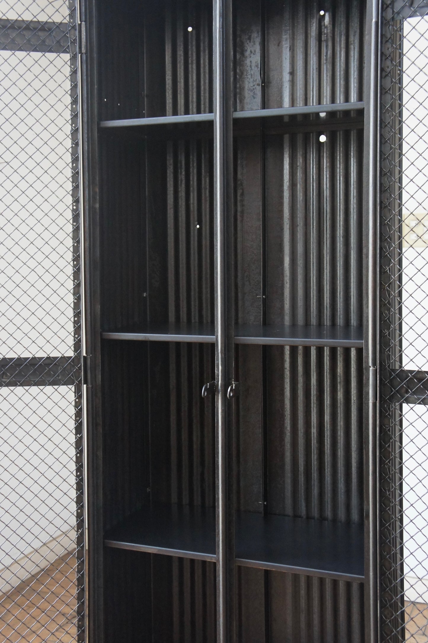 STRAFOR Industrial cabinet / Wire mesh door