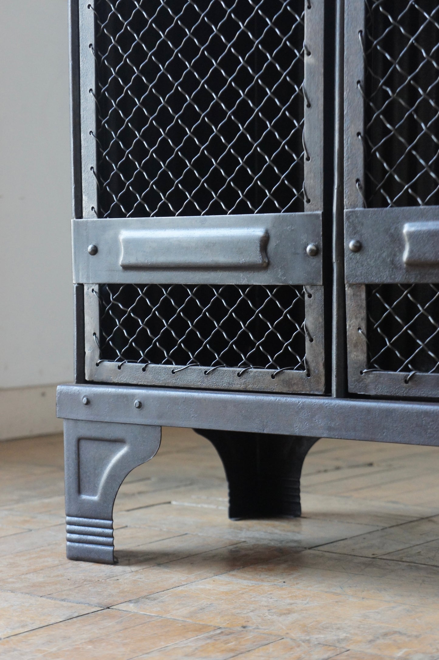 STRAFOR Industrial cabinet / Wire mesh door